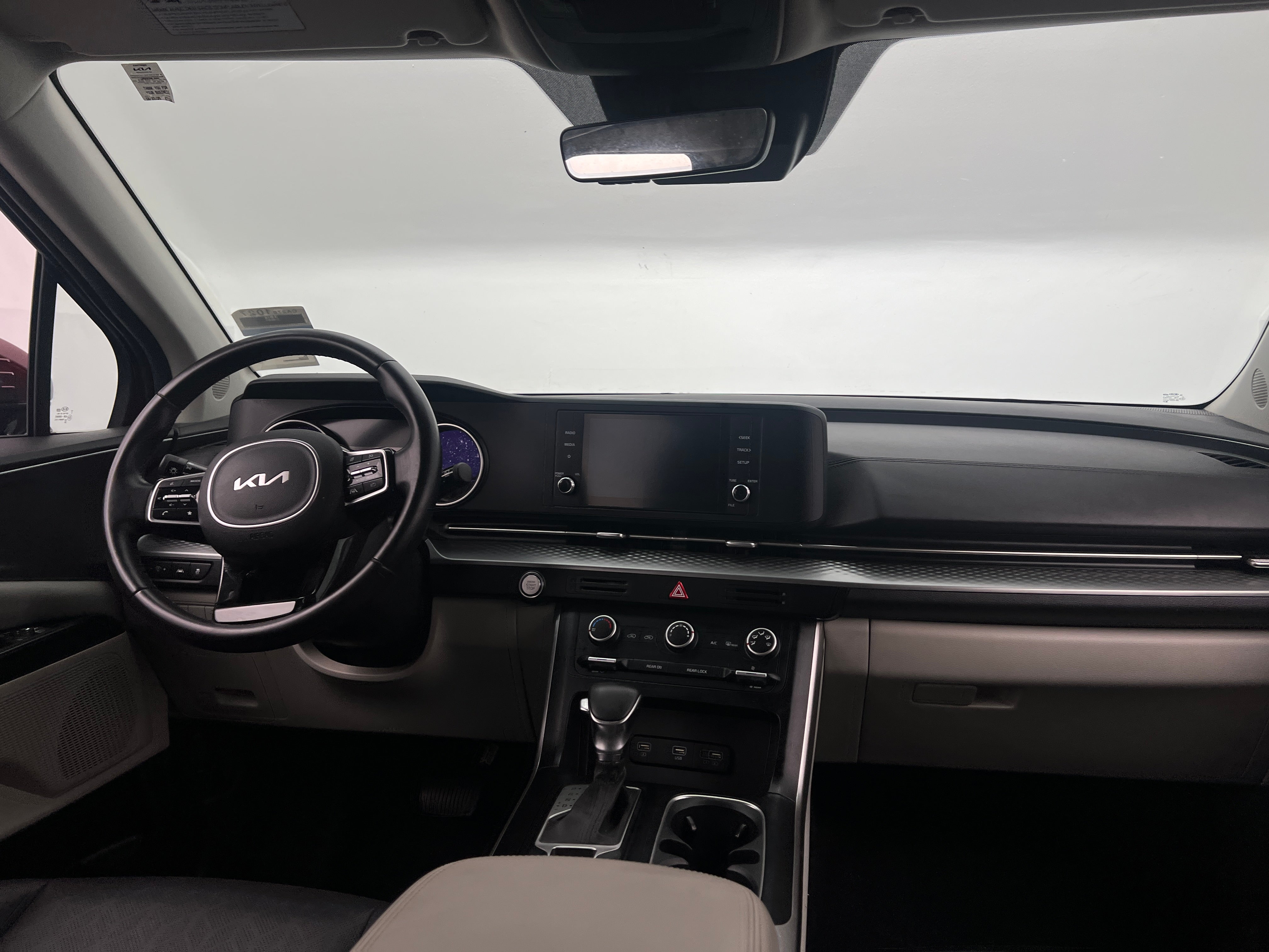 2022 Kia Carnival LX 3