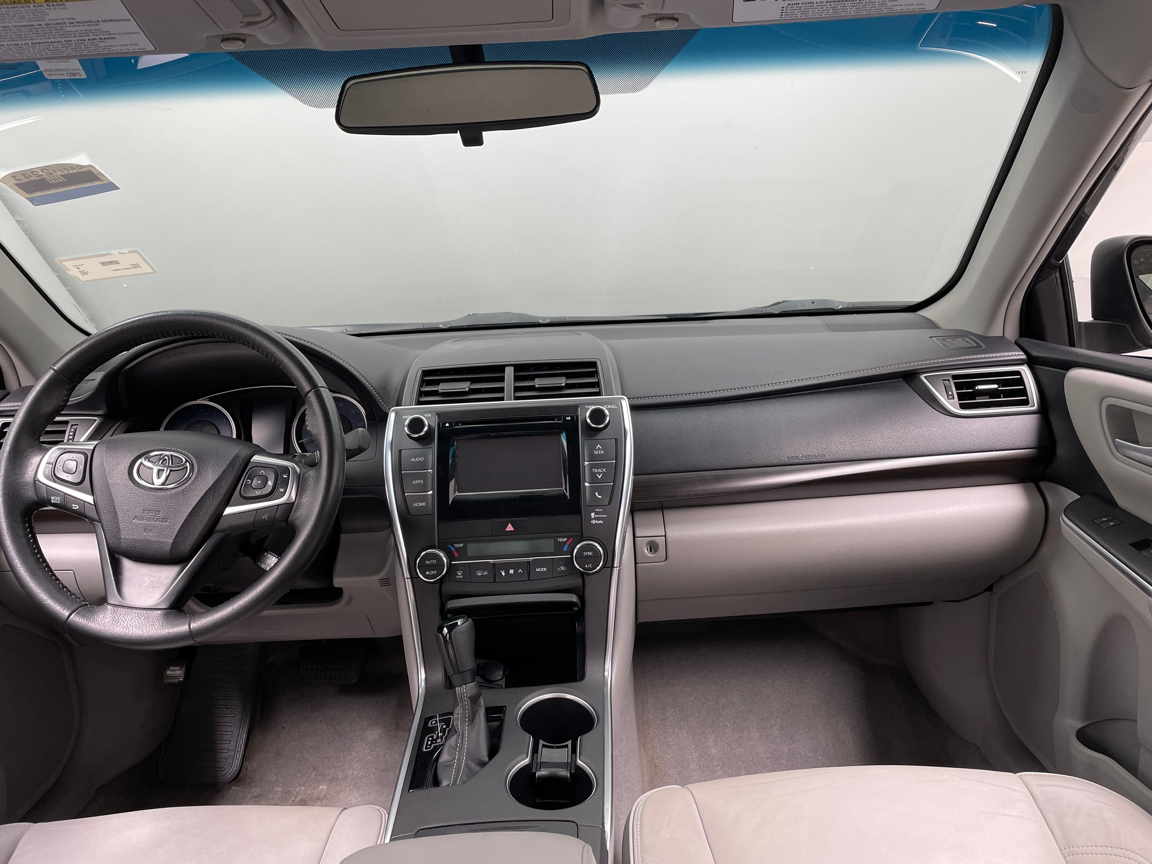 2015 Toyota Camry XLE 2