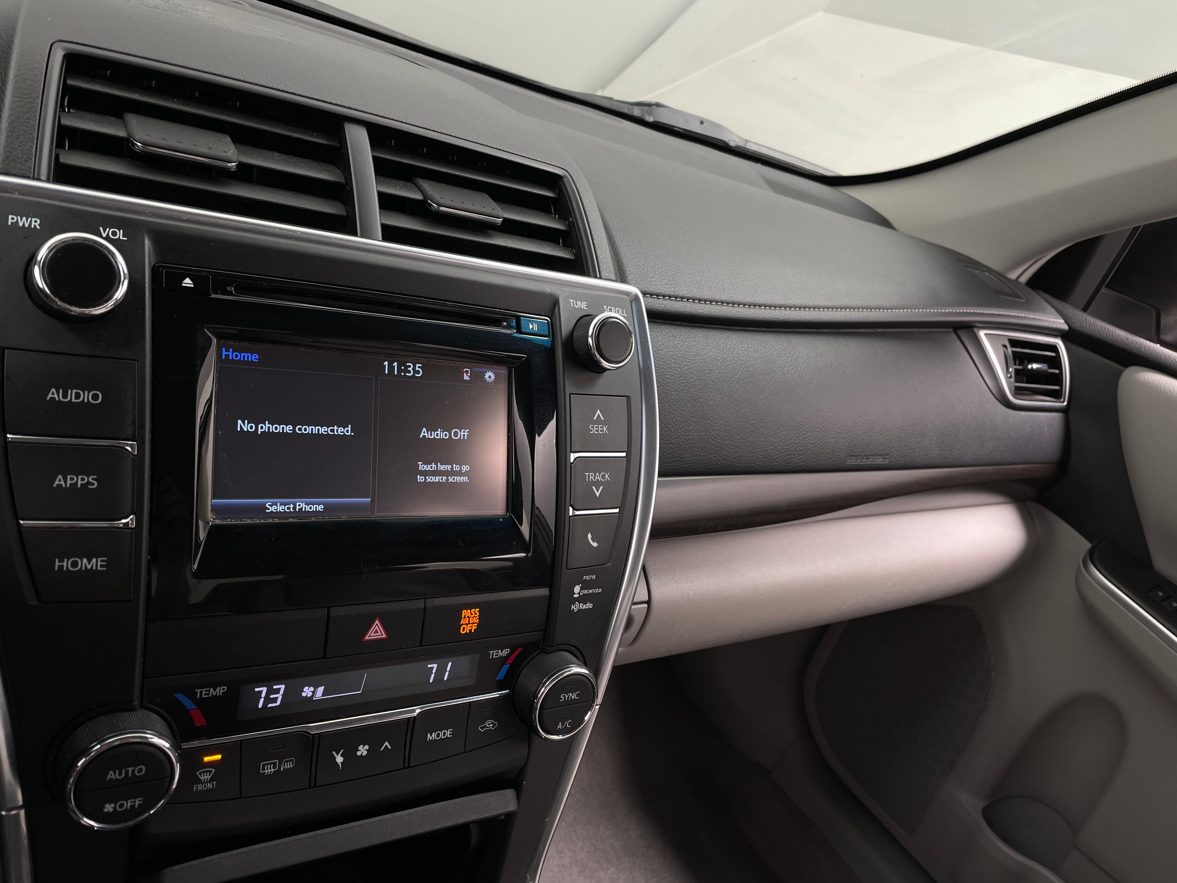 2015 Toyota Camry XLE 3