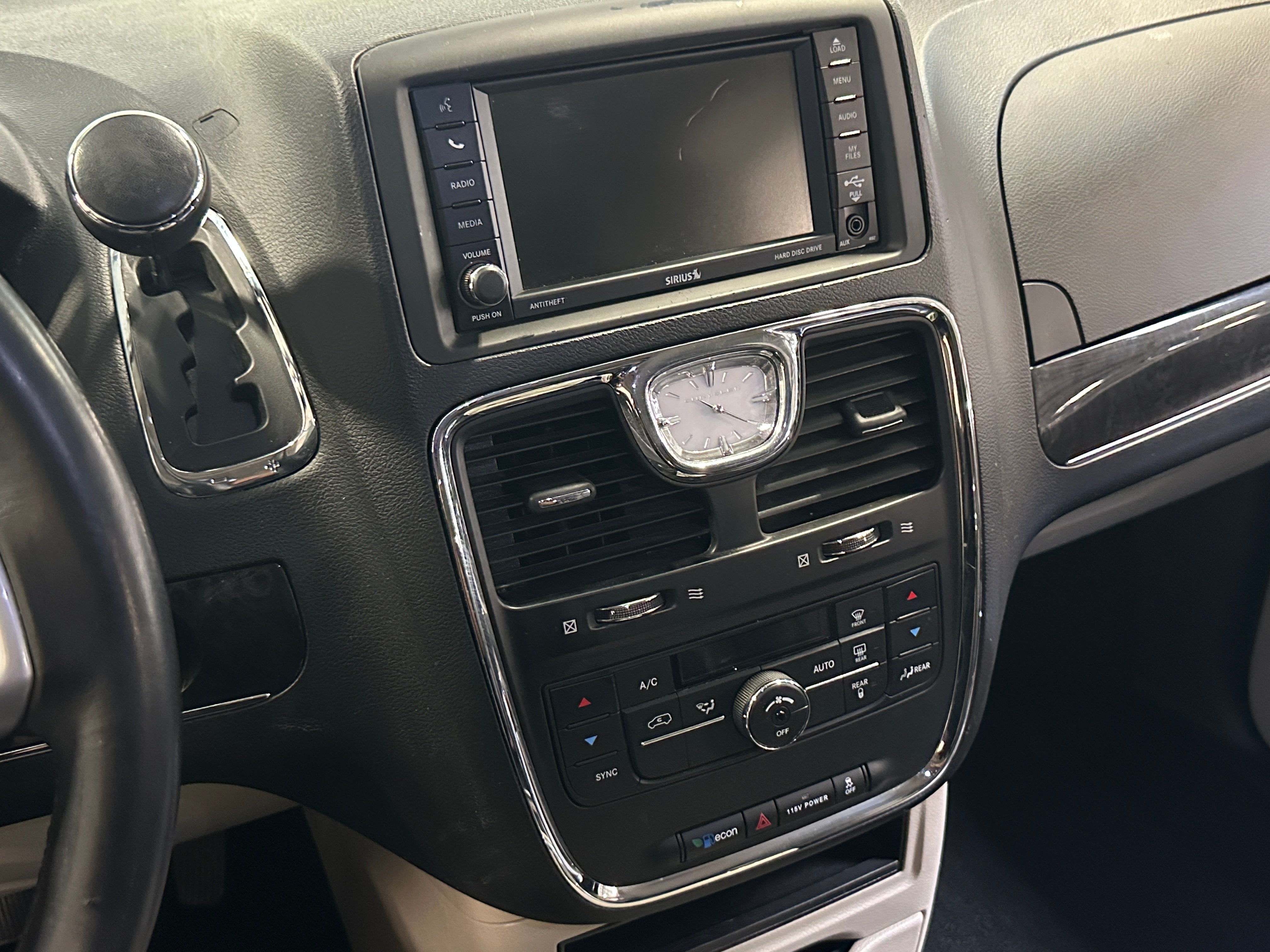 2013 Chrysler Town & Country Touring 3