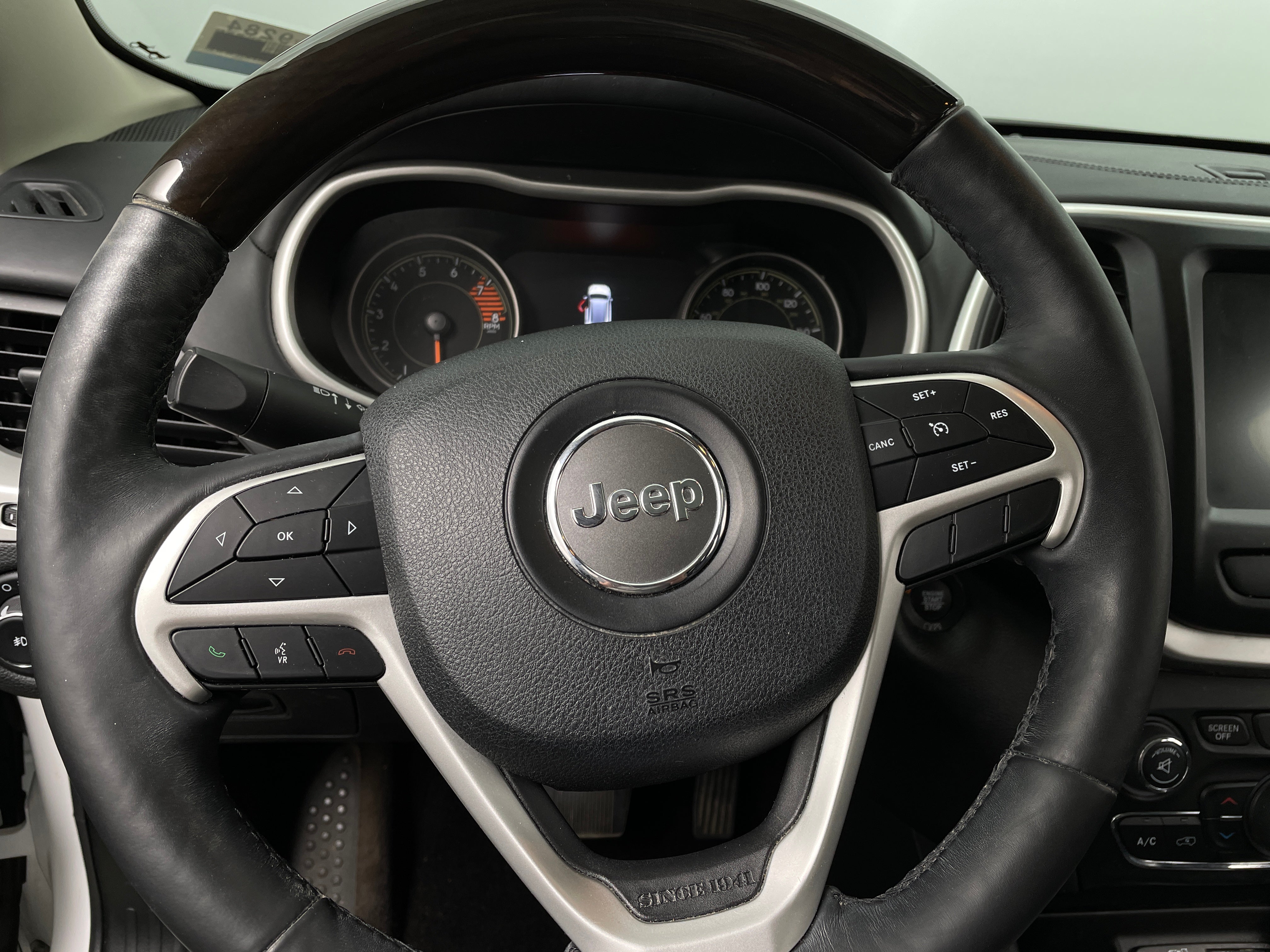 2018 Jeep Cherokee Overland 4