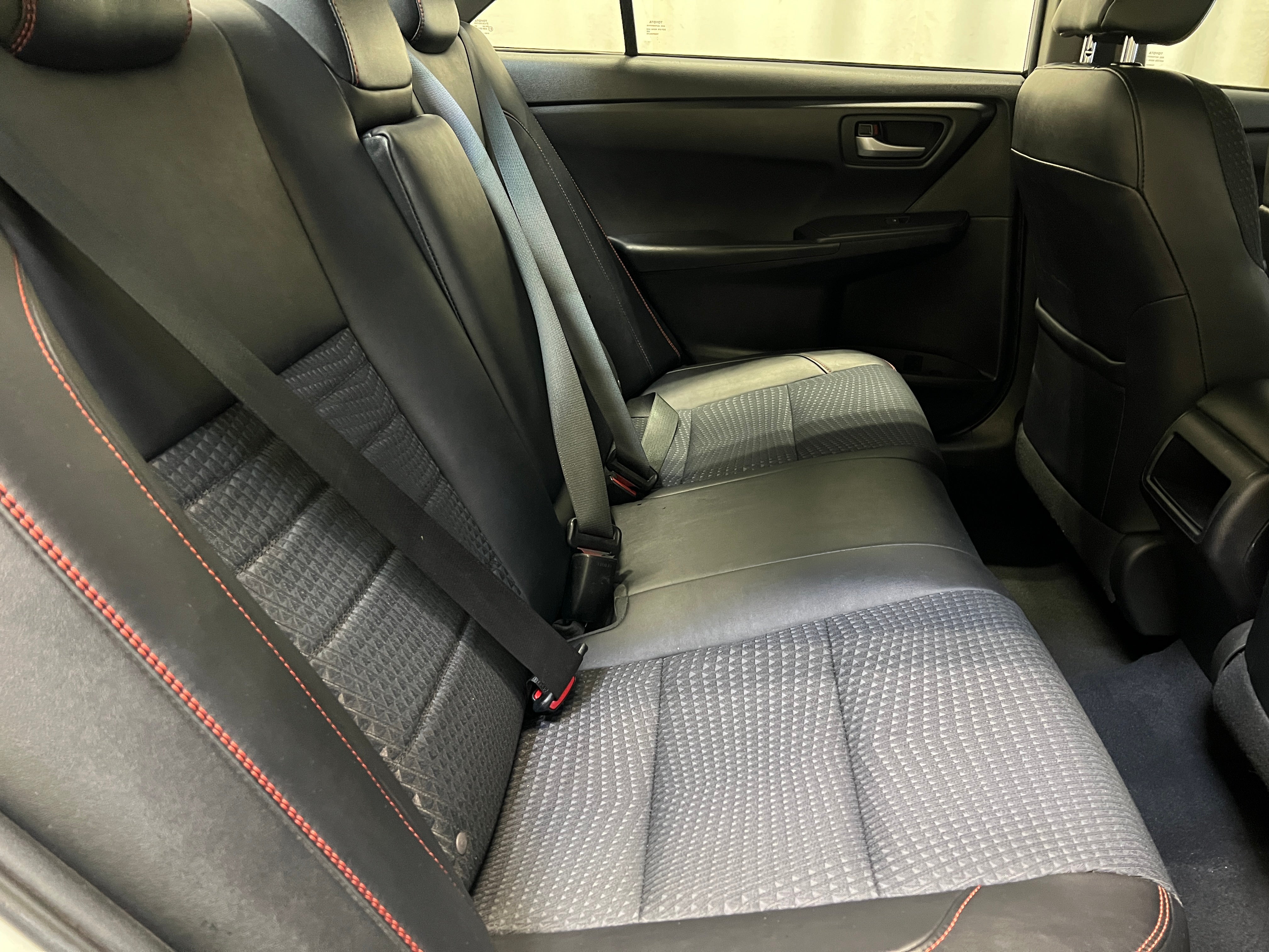 2015 Toyota Camry SE 6