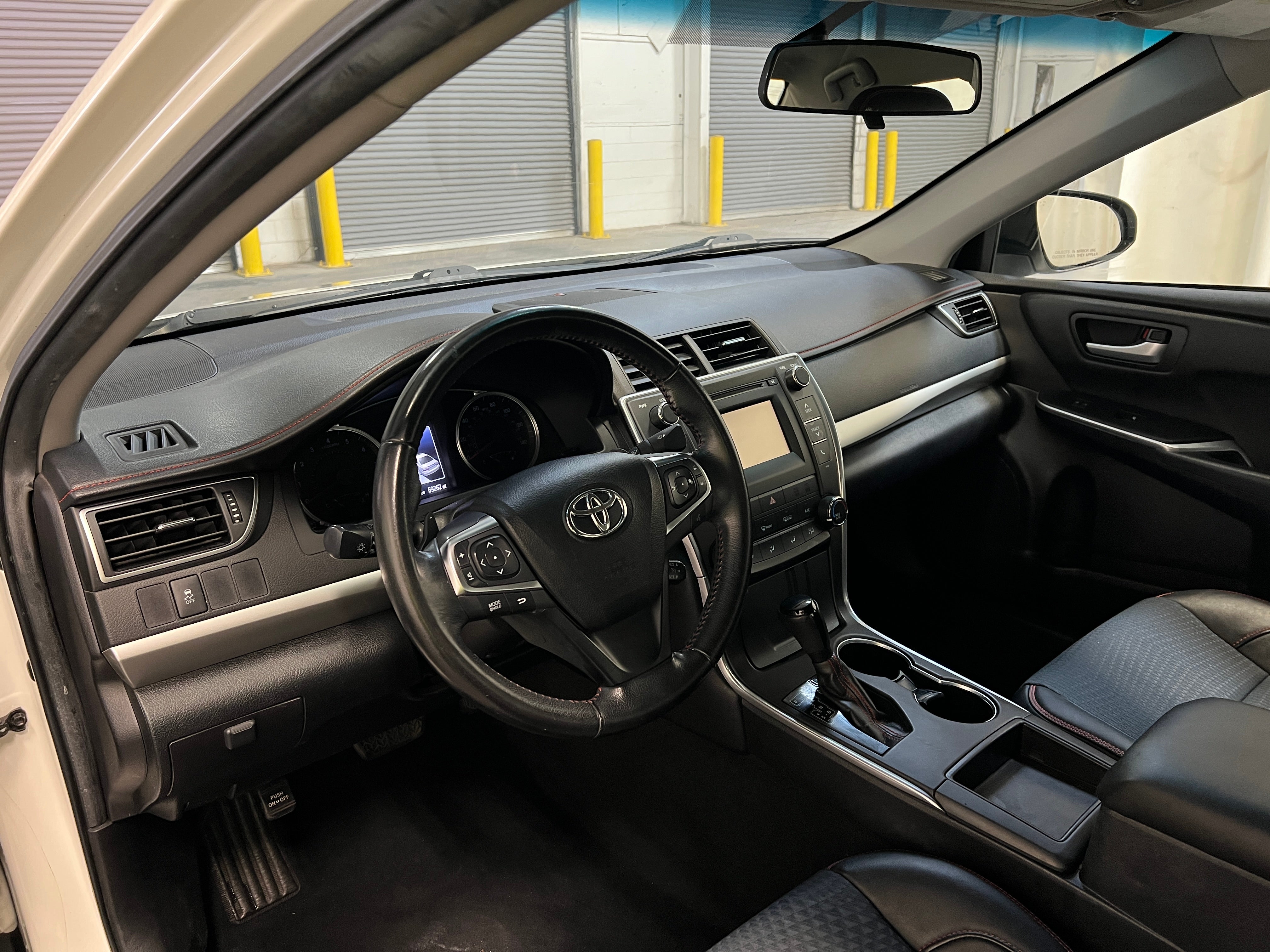2015 Toyota Camry SE 3