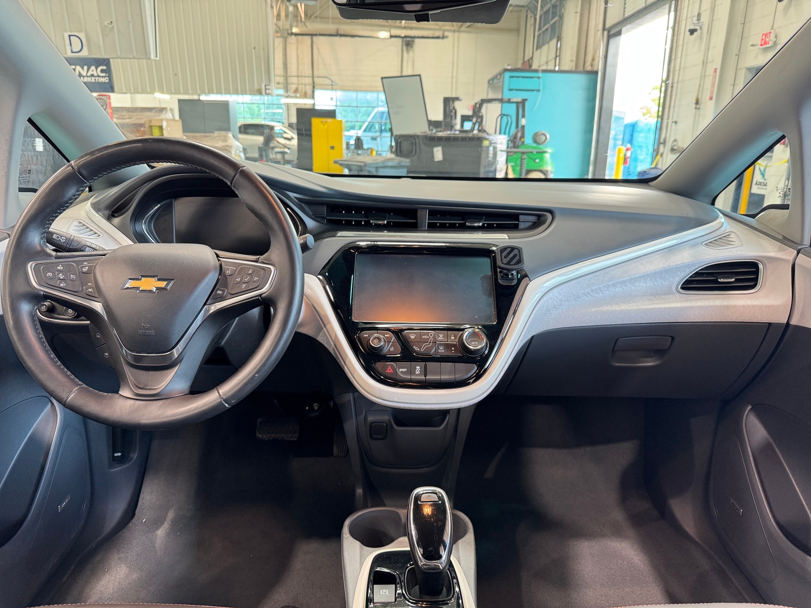 Thumbnail: 2017 Chevrolet Bolt EV - 2
