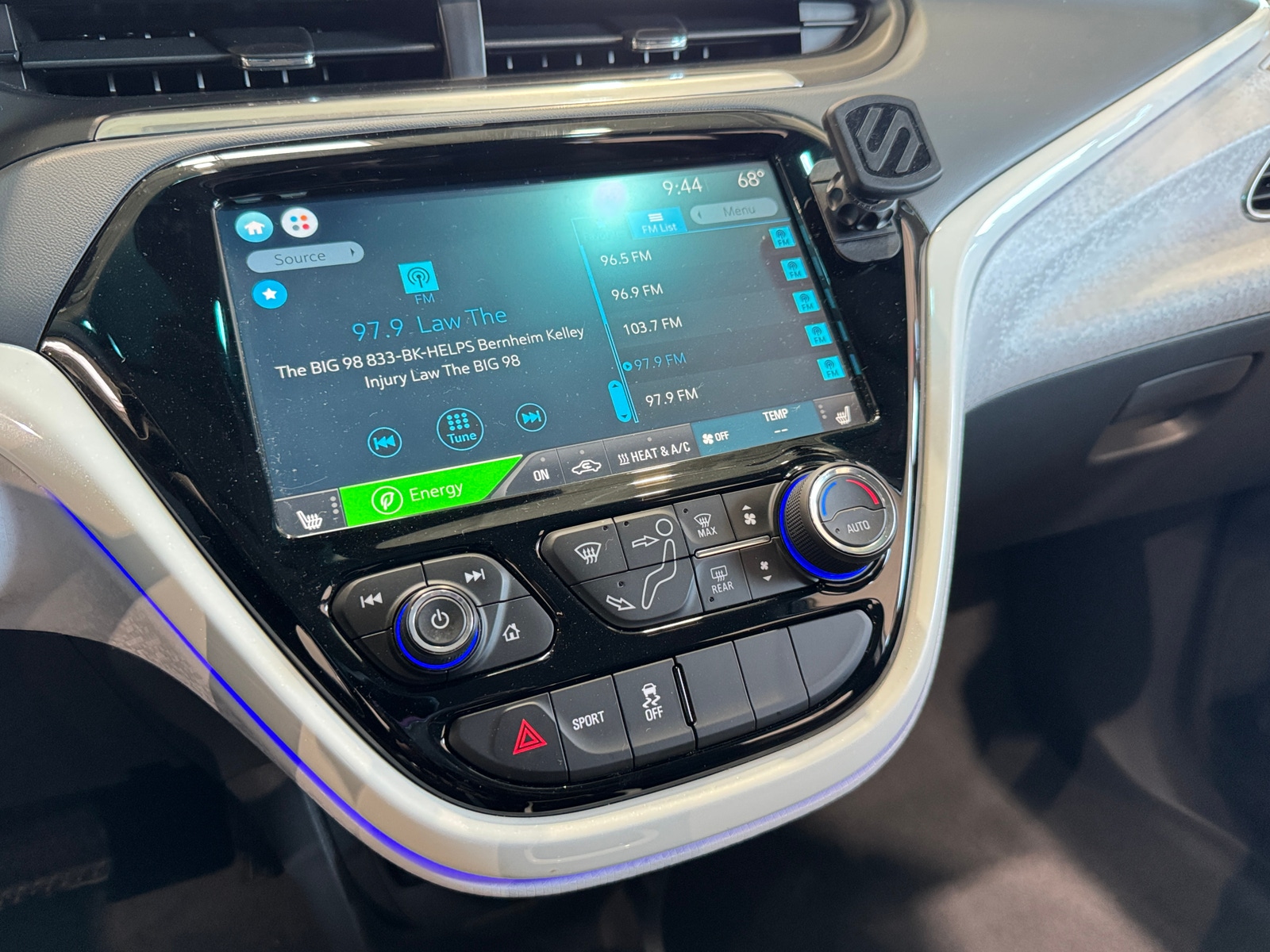 Thumbnail: 2017 Chevrolet Bolt EV - 3