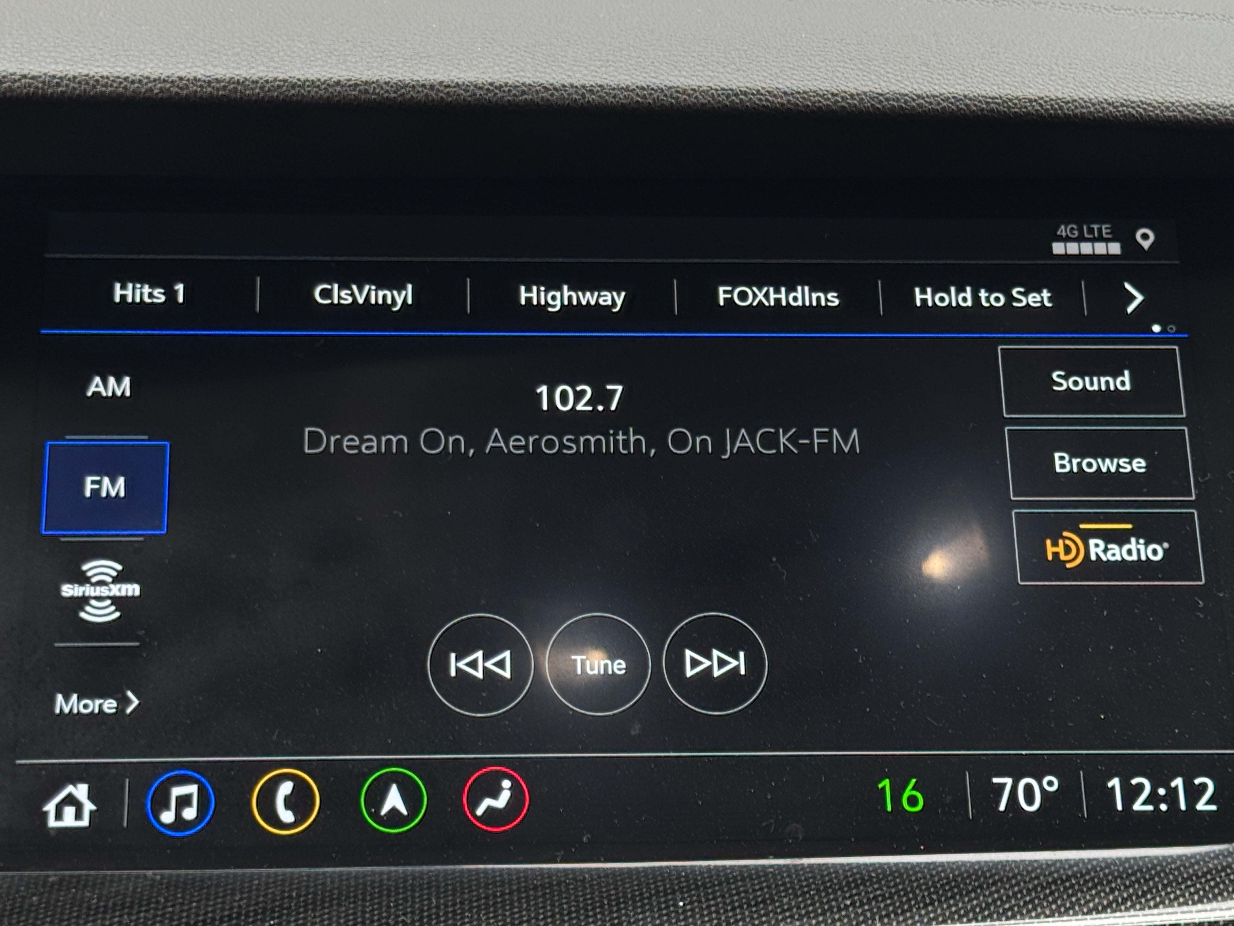 2022 Buick Envision Essence 3
