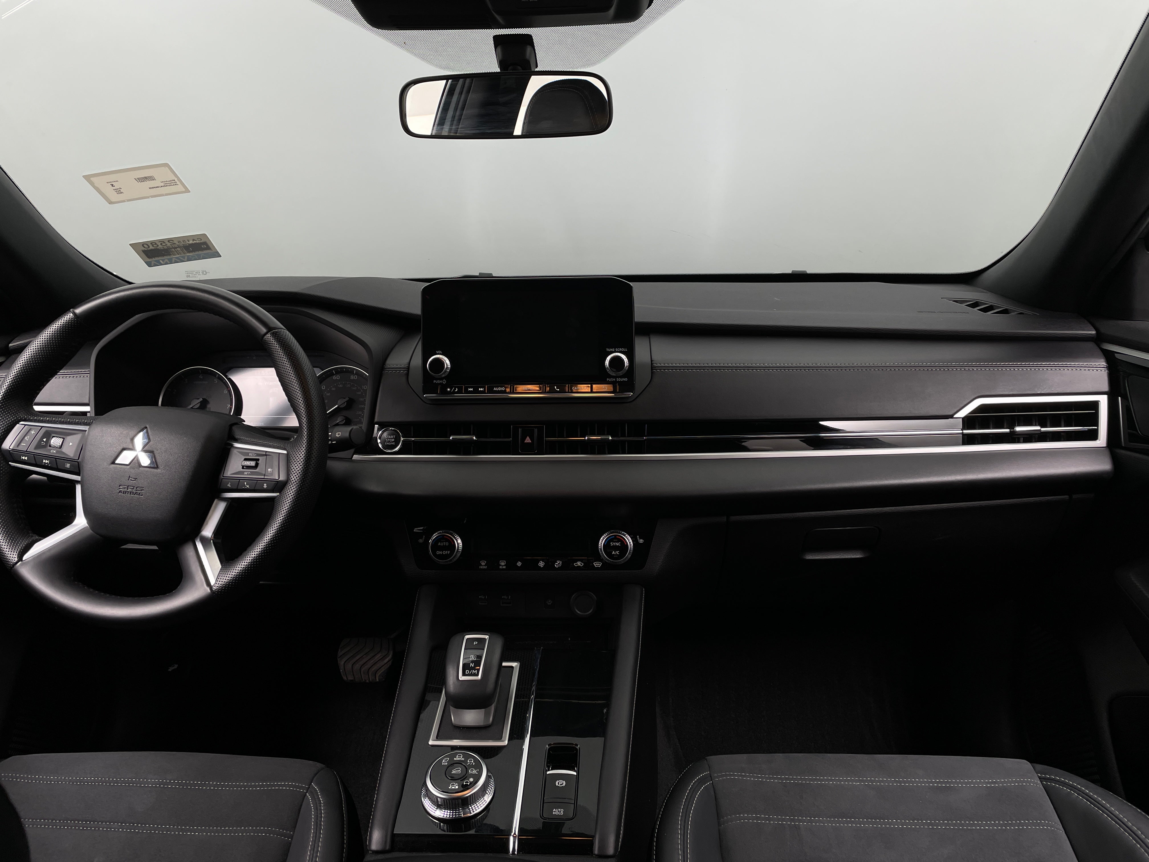 2022 Mitsubishi Outlander Black Edition 2