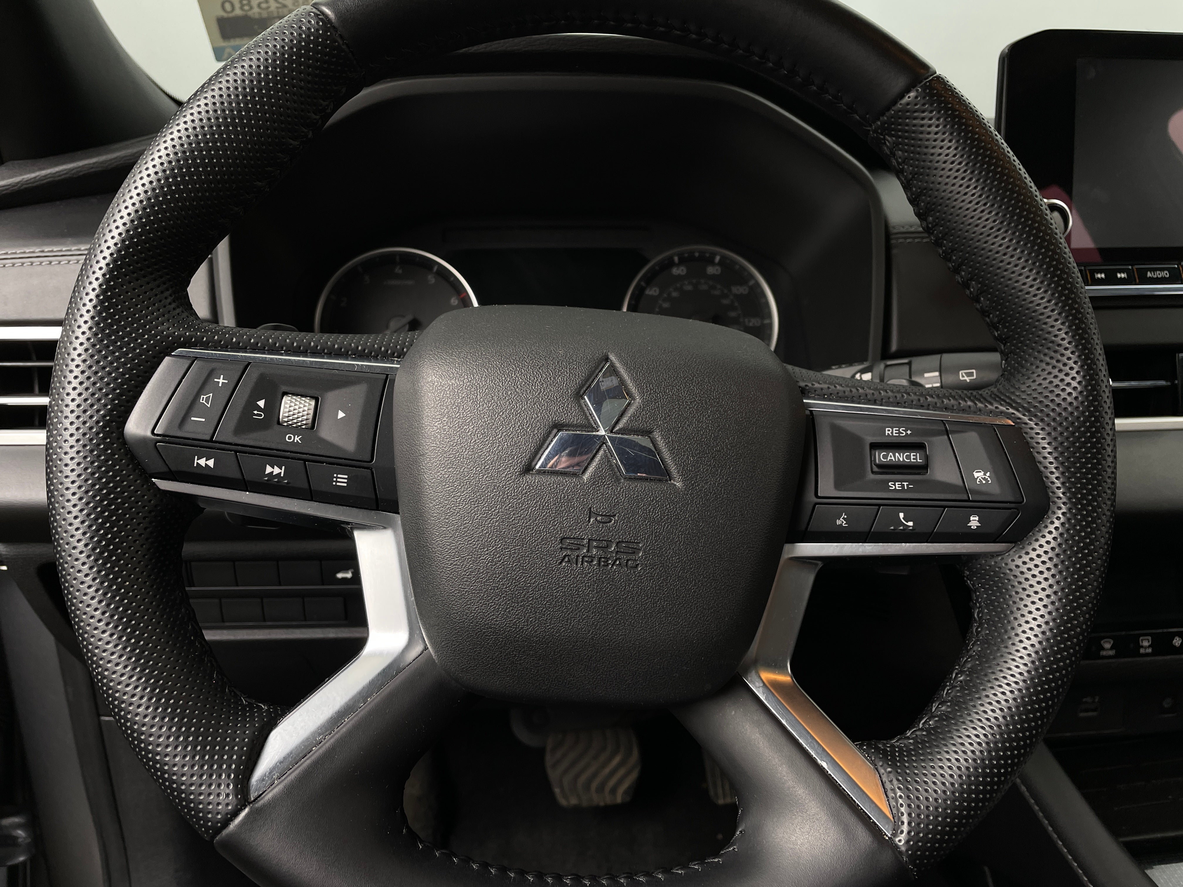2022 Mitsubishi Outlander Black Edition 4