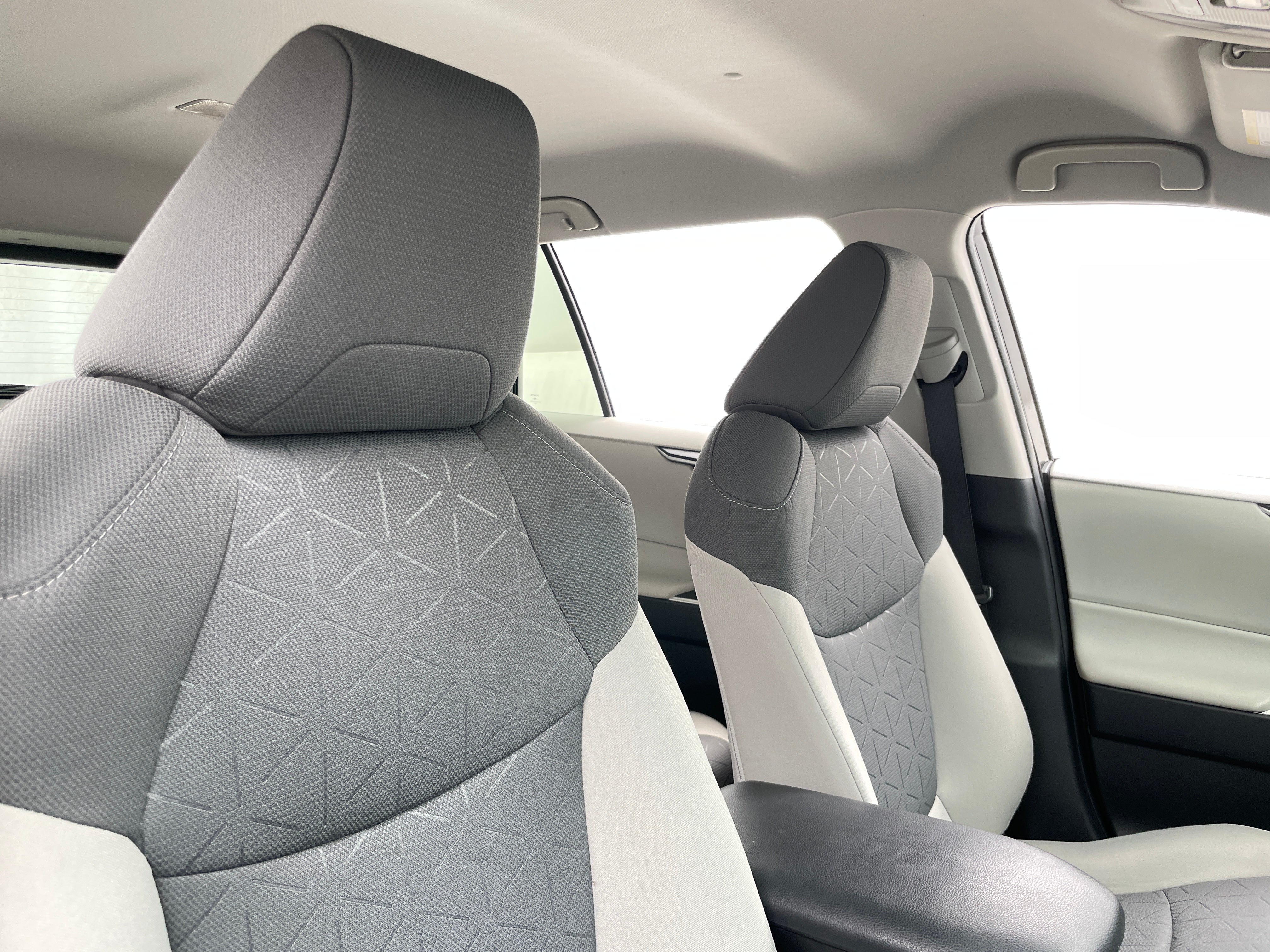 2021 Toyota RAV4 XLE 2