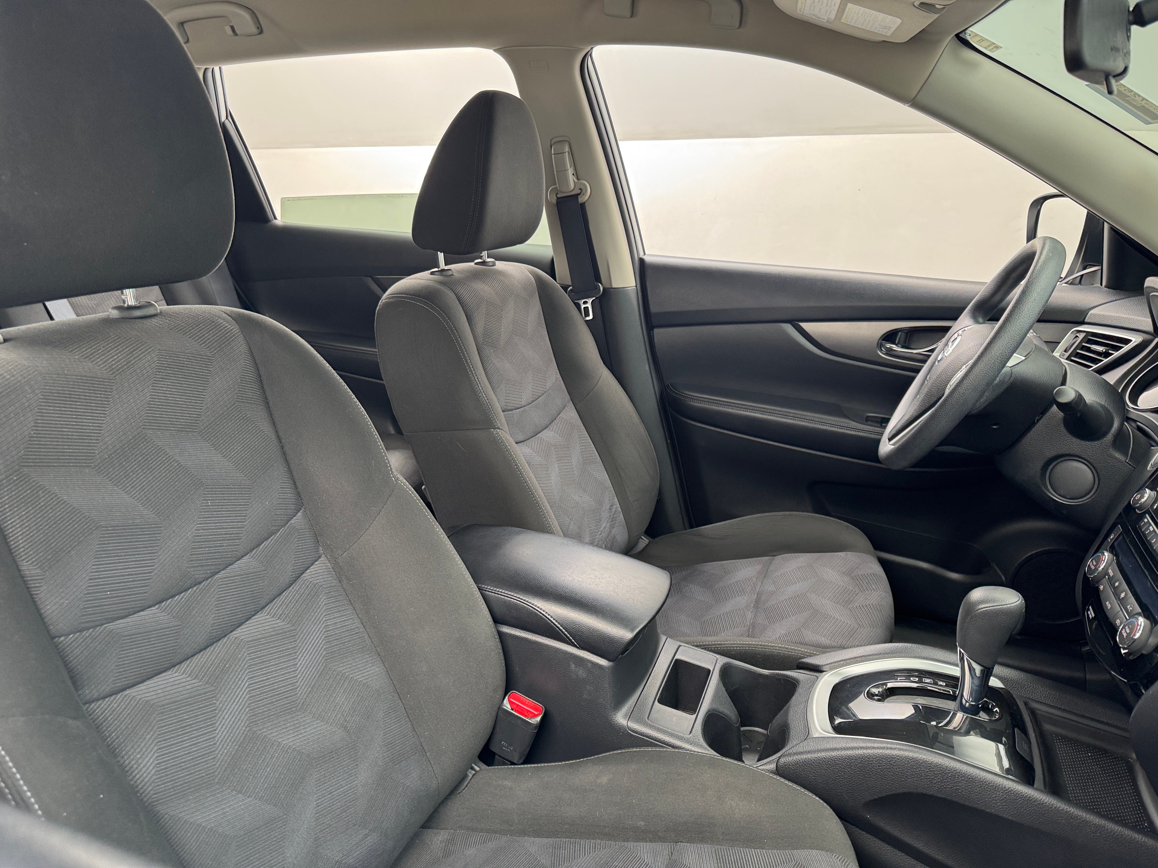 2015 Nissan Rogue SV 2