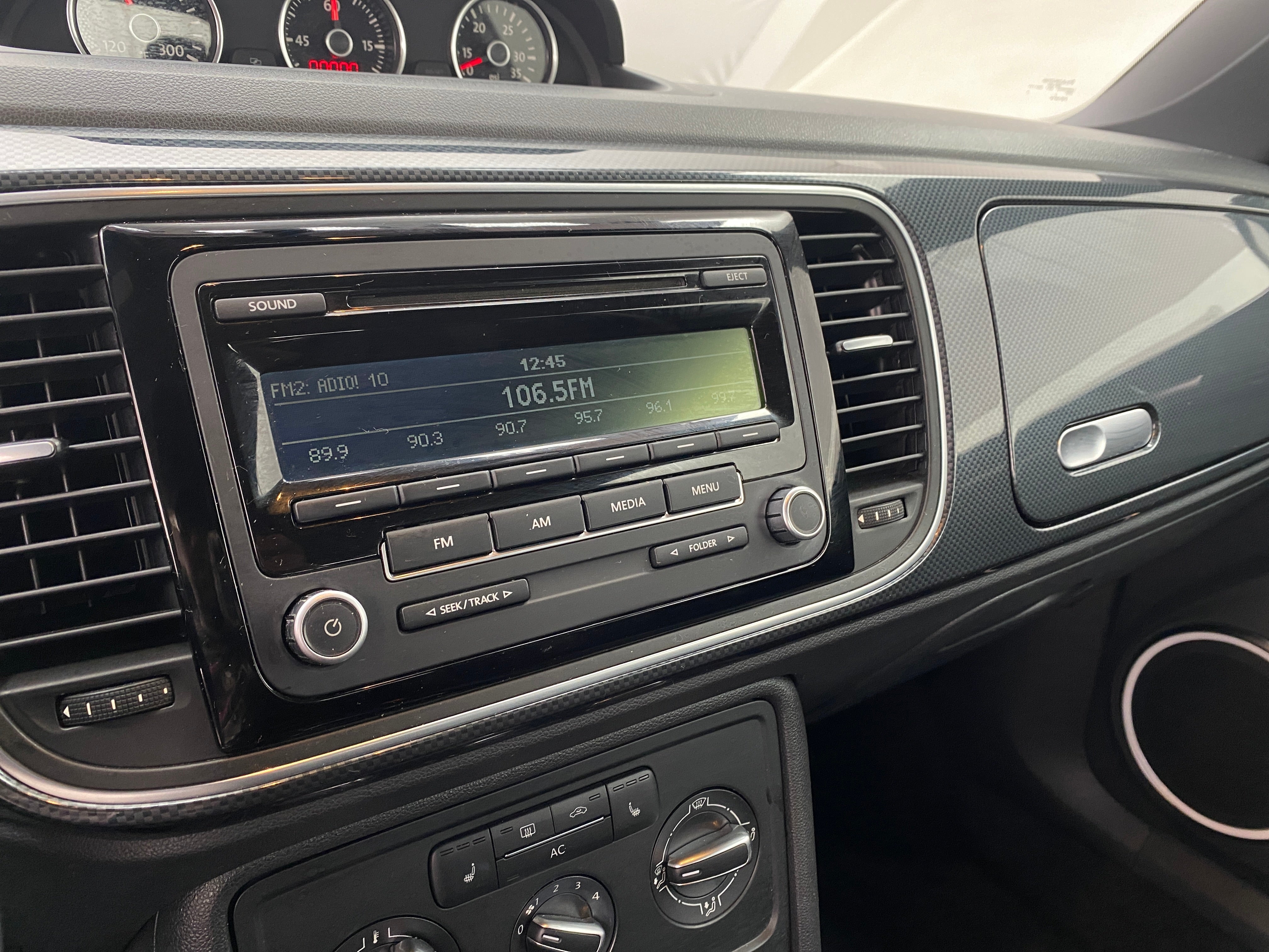 2012 Volkswagen Beetle  3