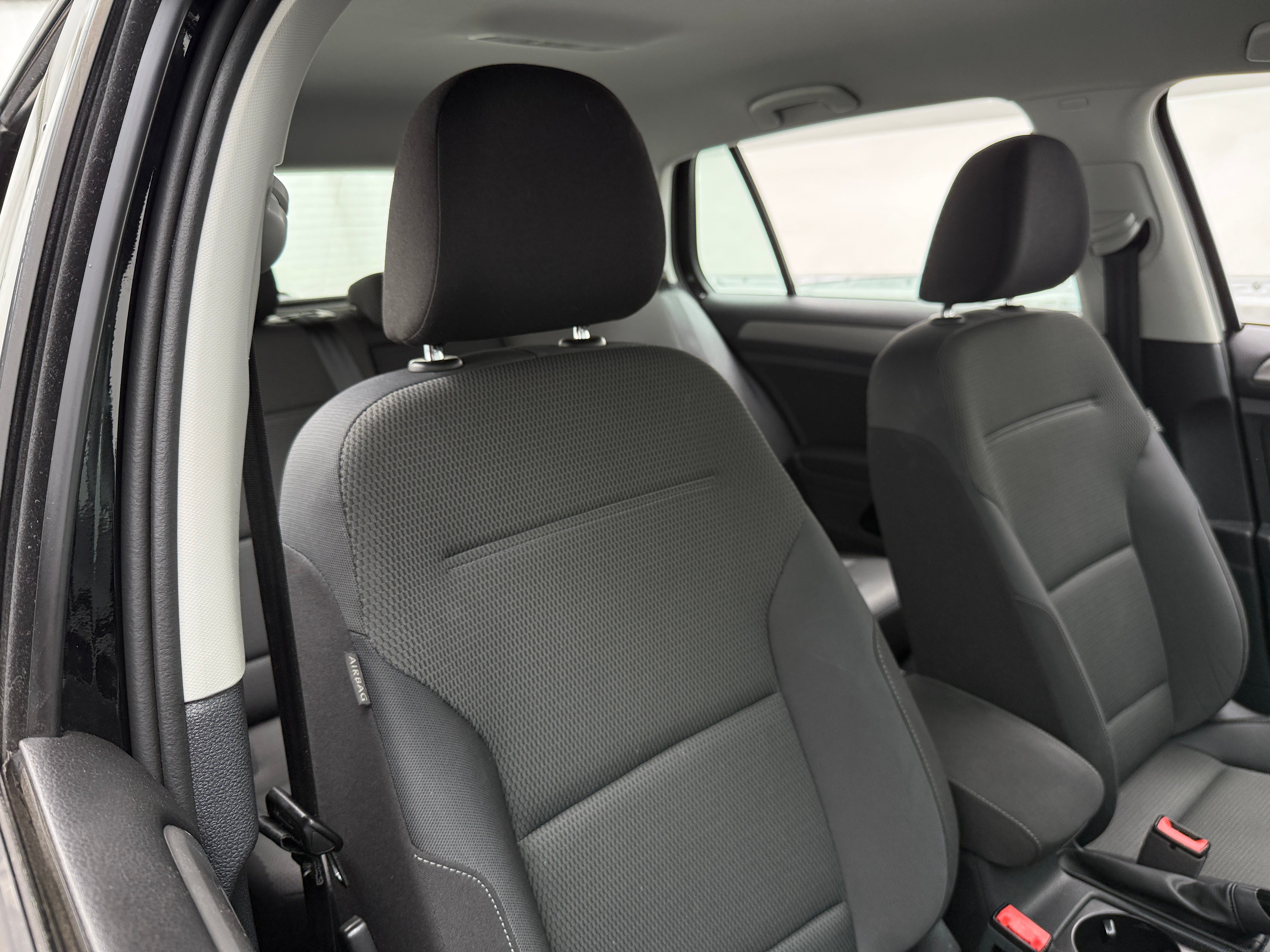 2017 Volkswagen Golf S 2