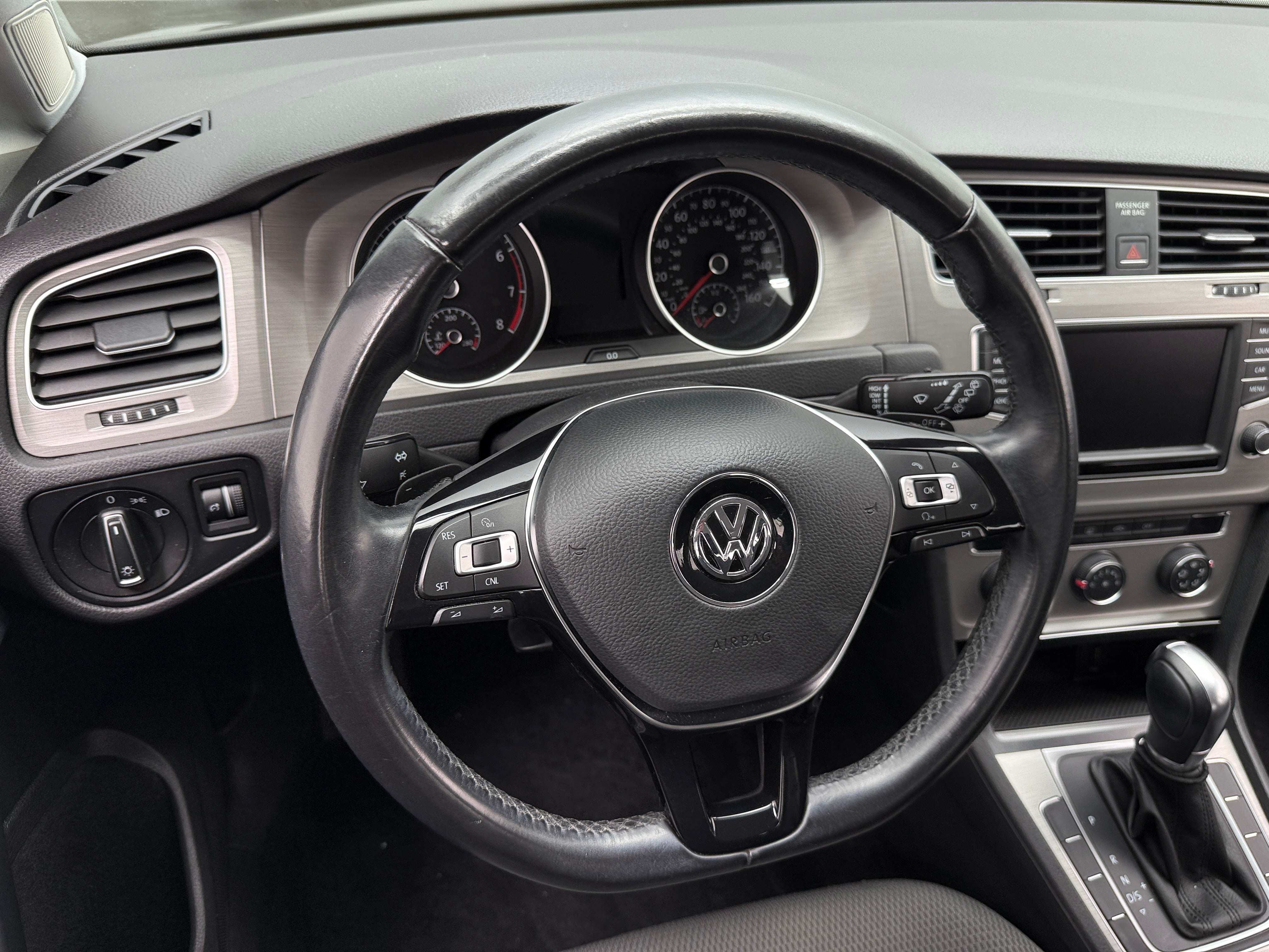 2017 Volkswagen Golf S 5