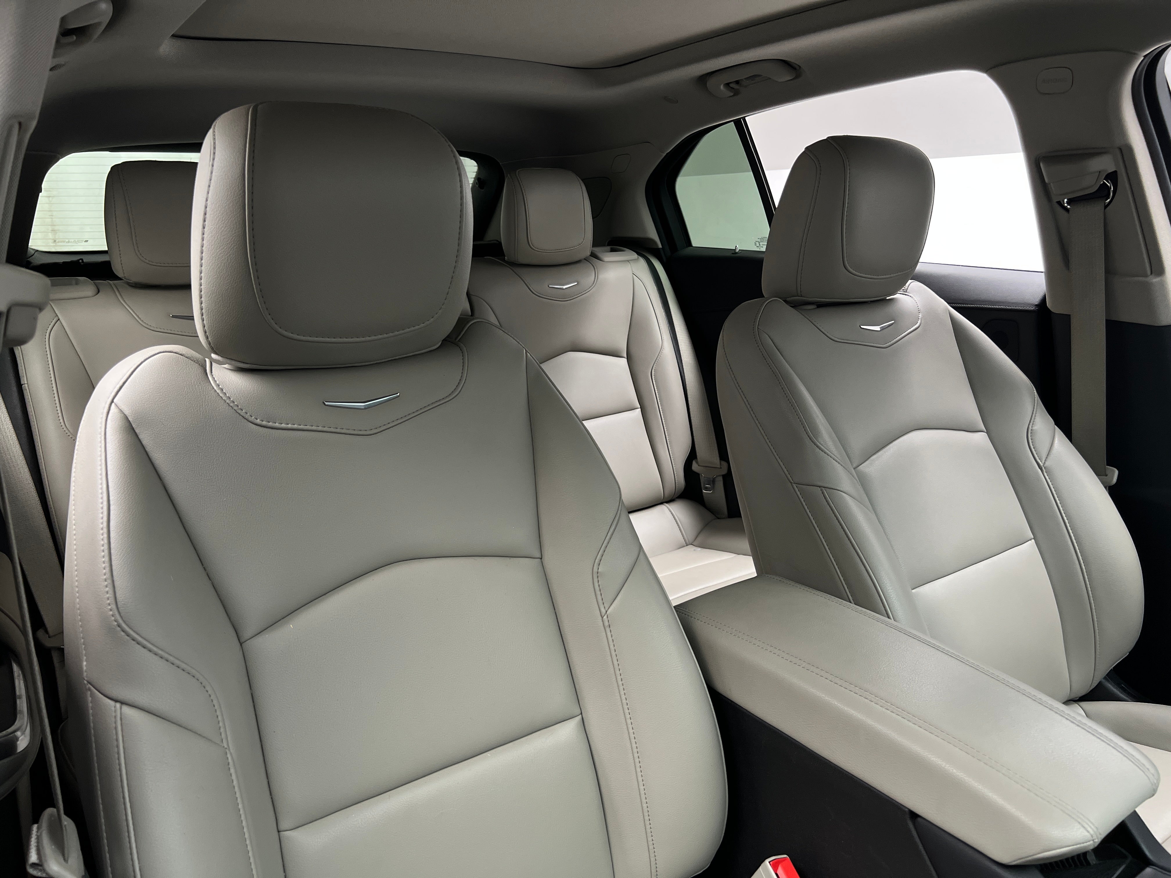 2019 Cadillac XT4 Luxury 2