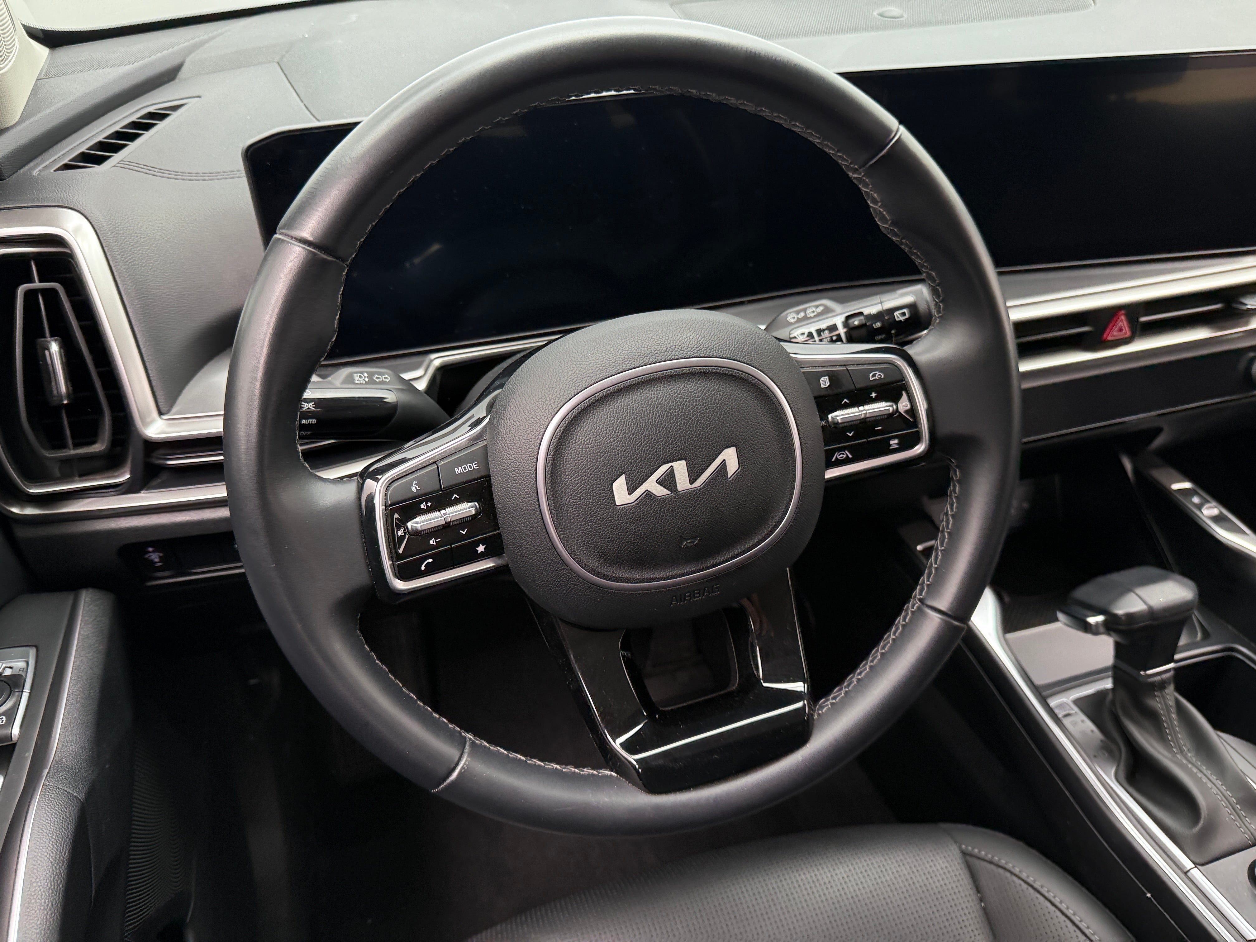 2024 Kia Sorento S 4