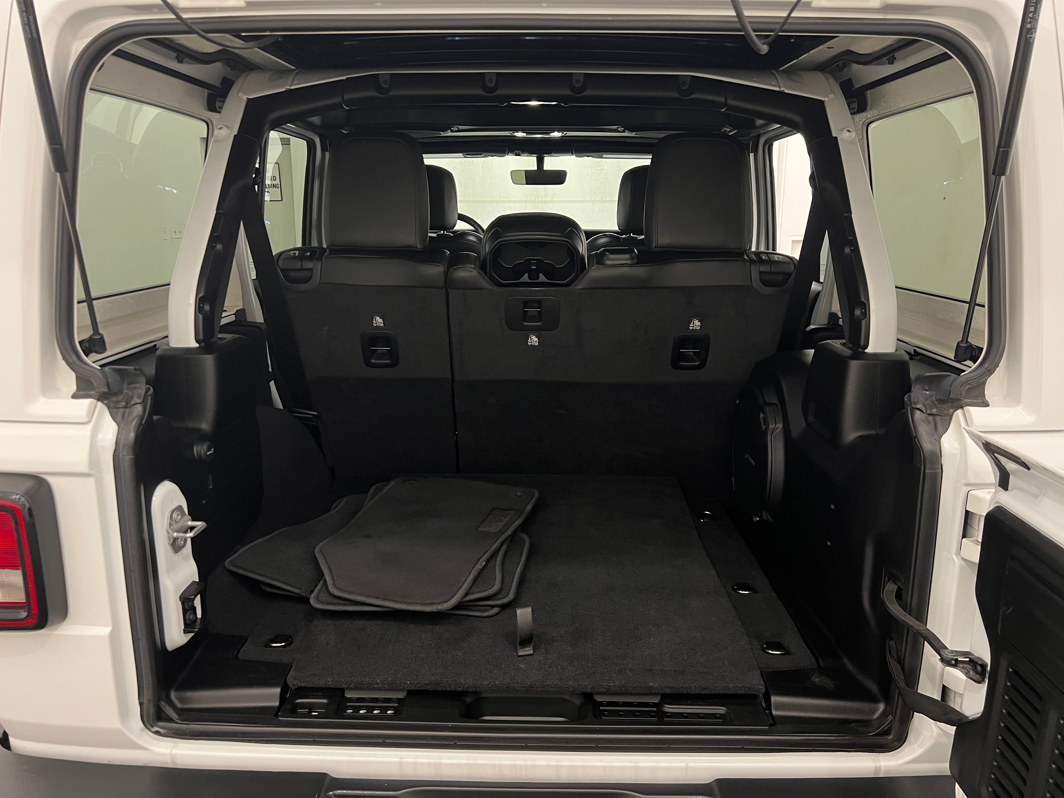 2020 Jeep Wrangler Unlimited Sahara 6