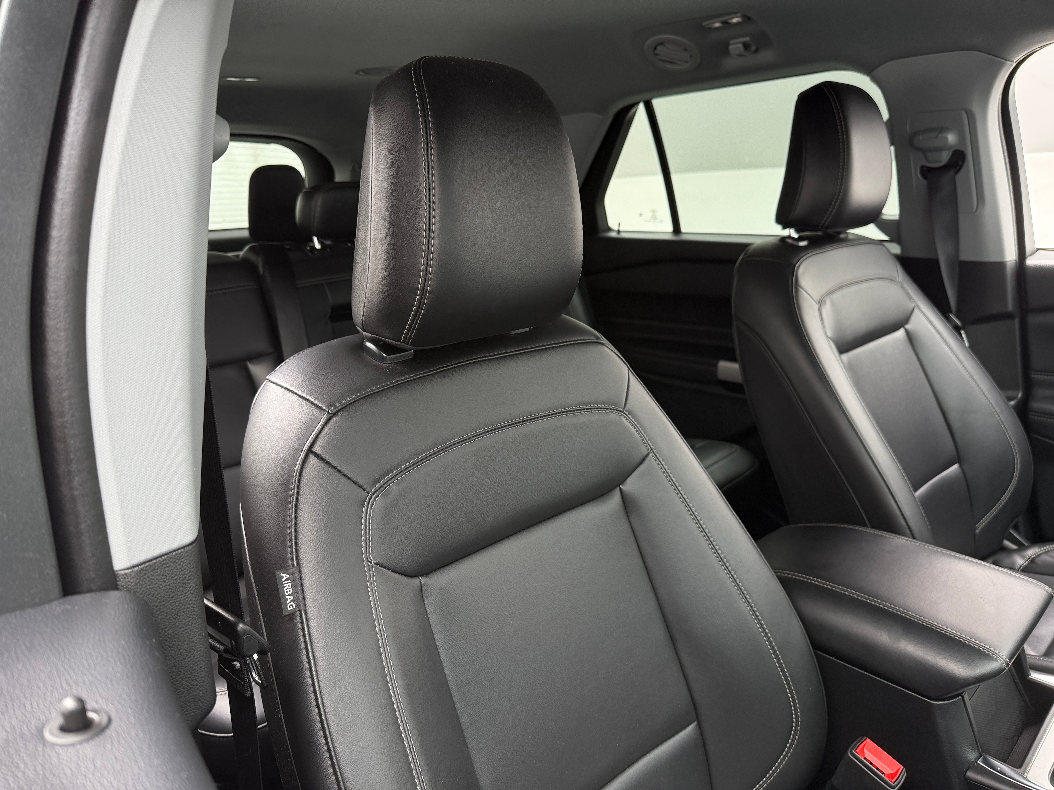 2024 Ford Explorer XLT 2