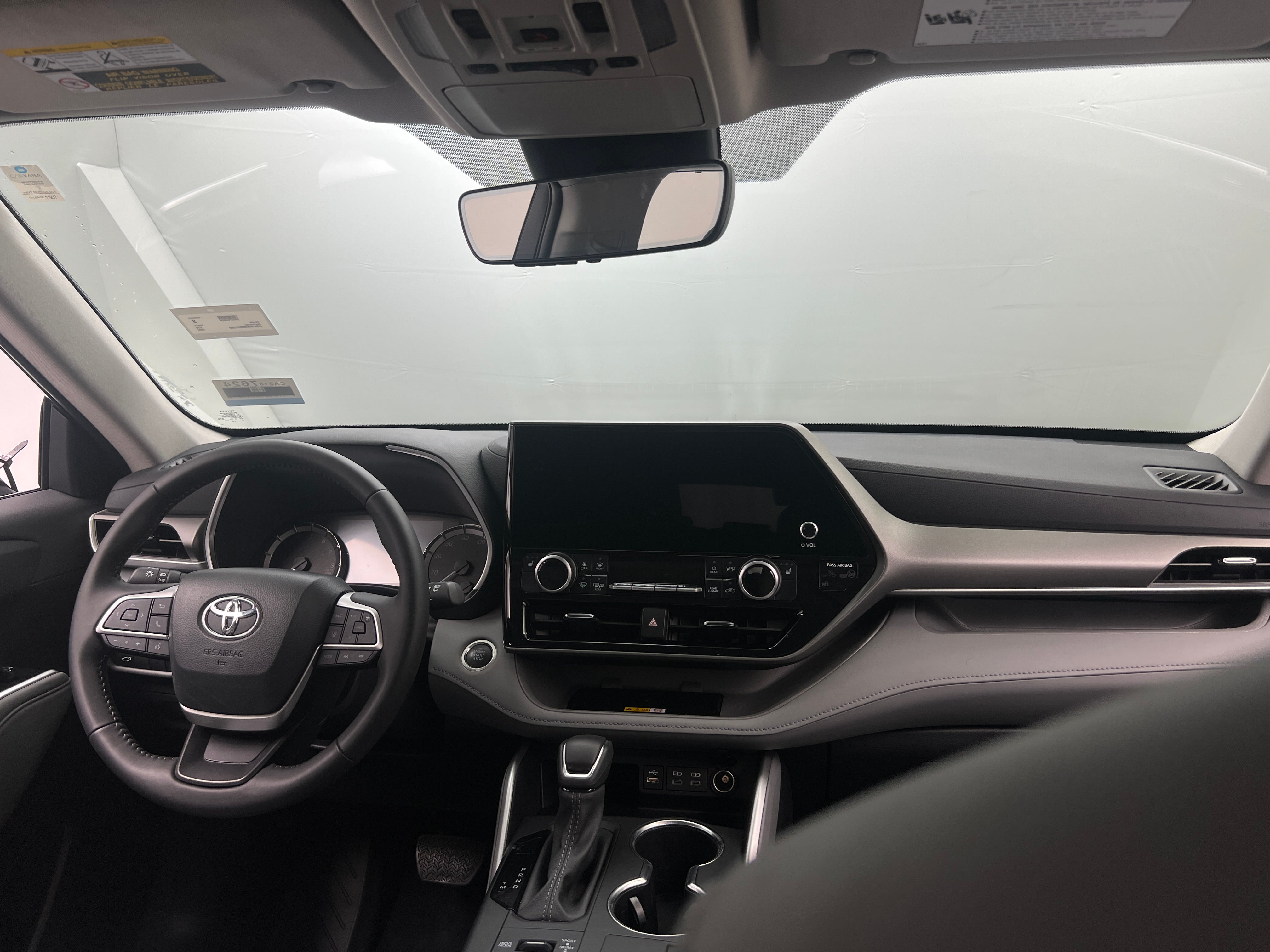 2024 Toyota Highlander XLE 2