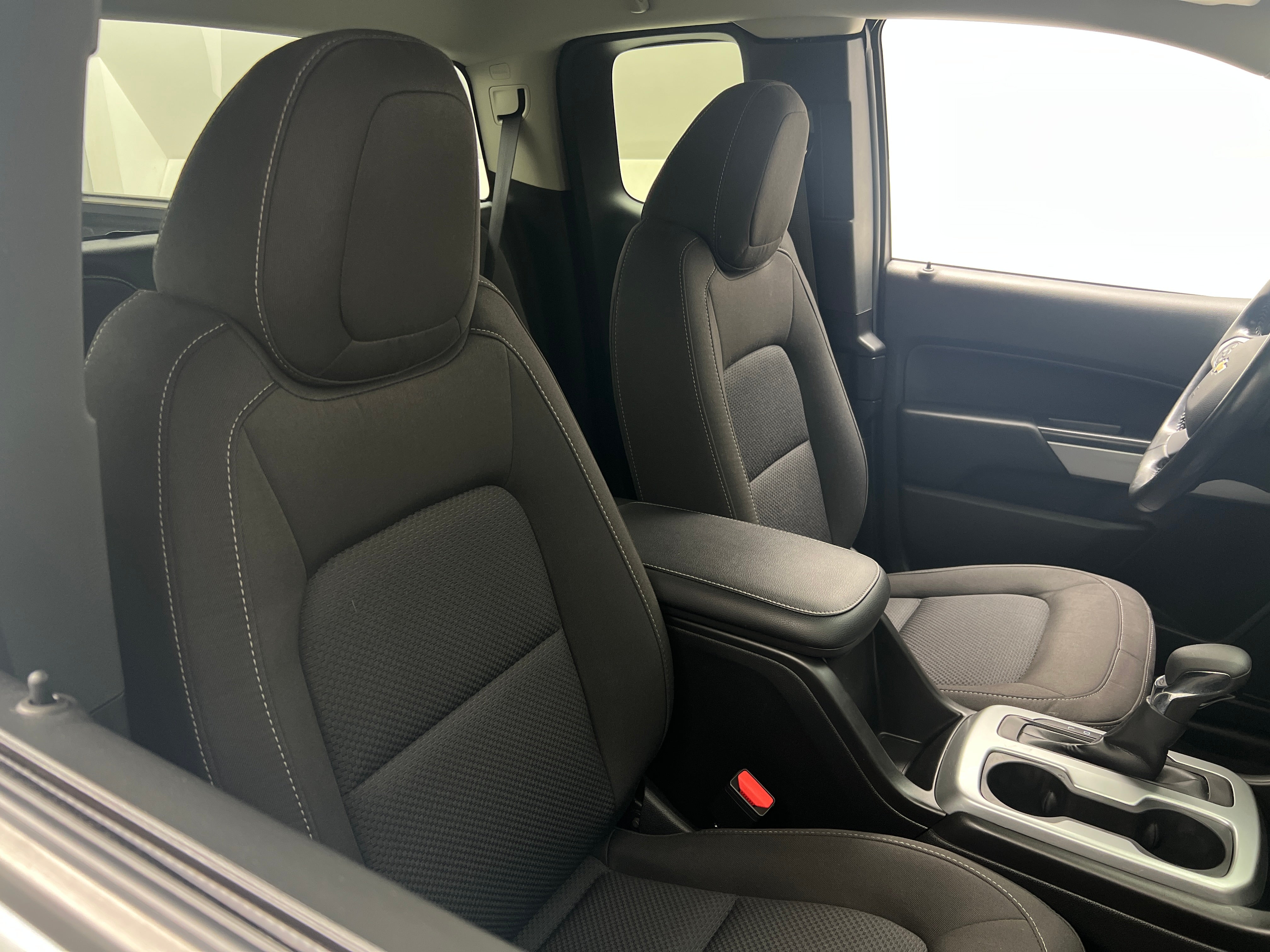 2022 Chevrolet Colorado LT 2