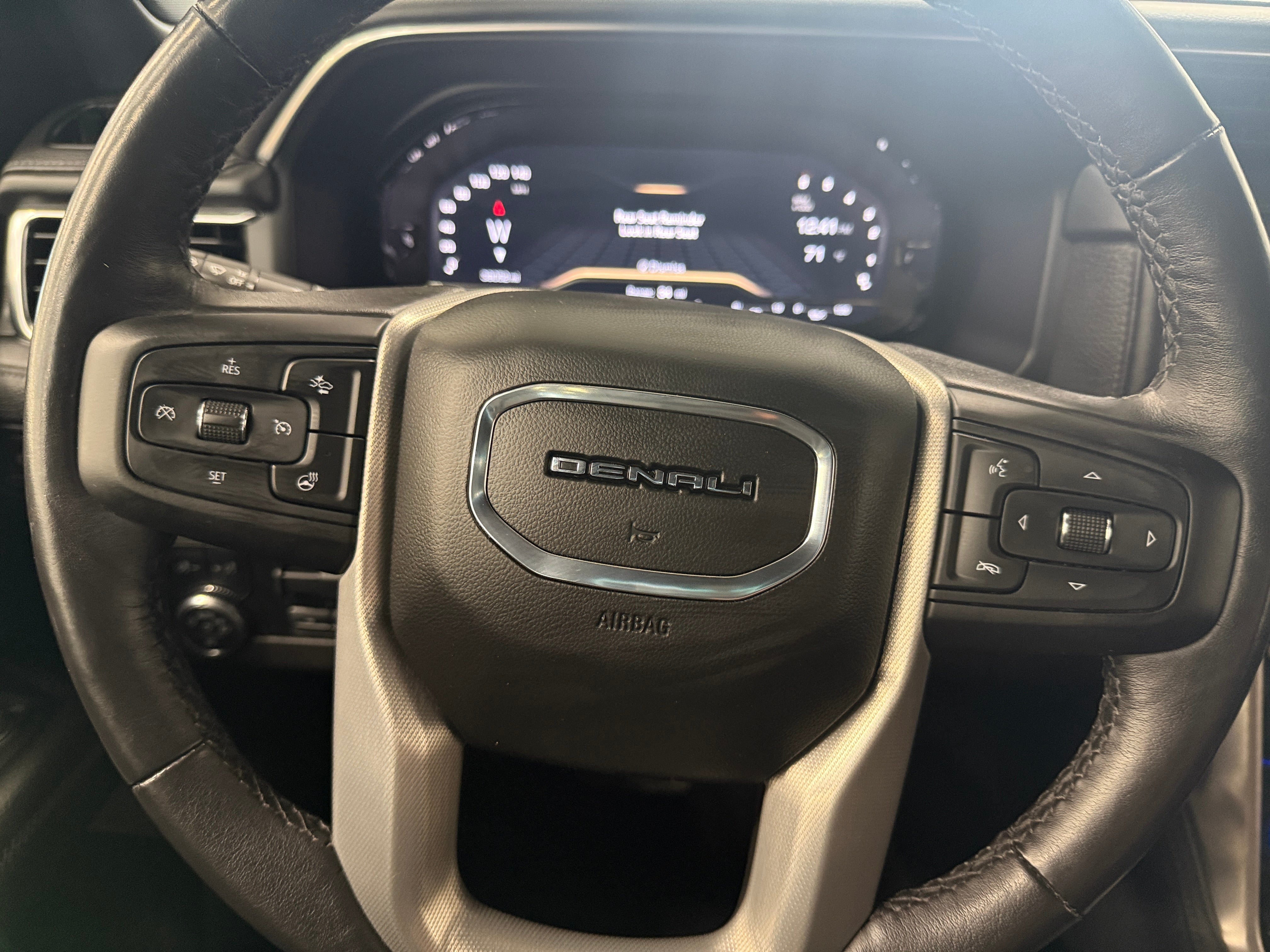 2022 GMC Yukon Denali 4