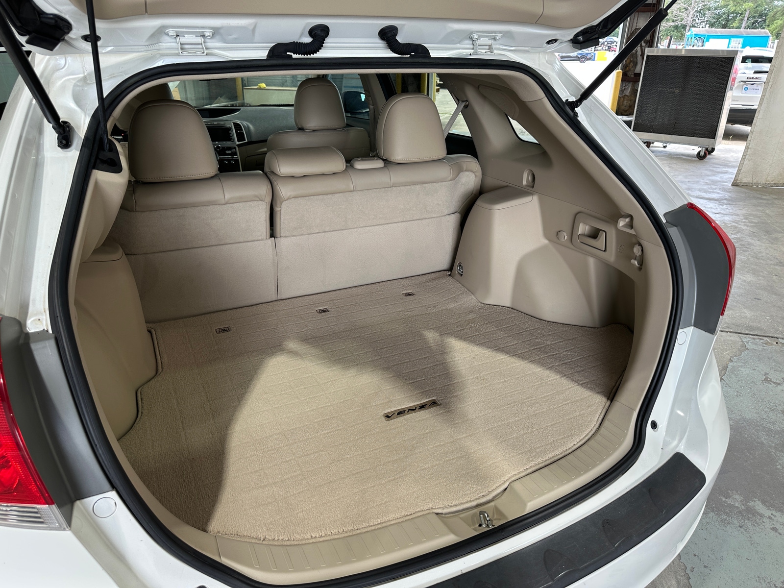 Thumbnail: 2012 Toyota Venza - 7