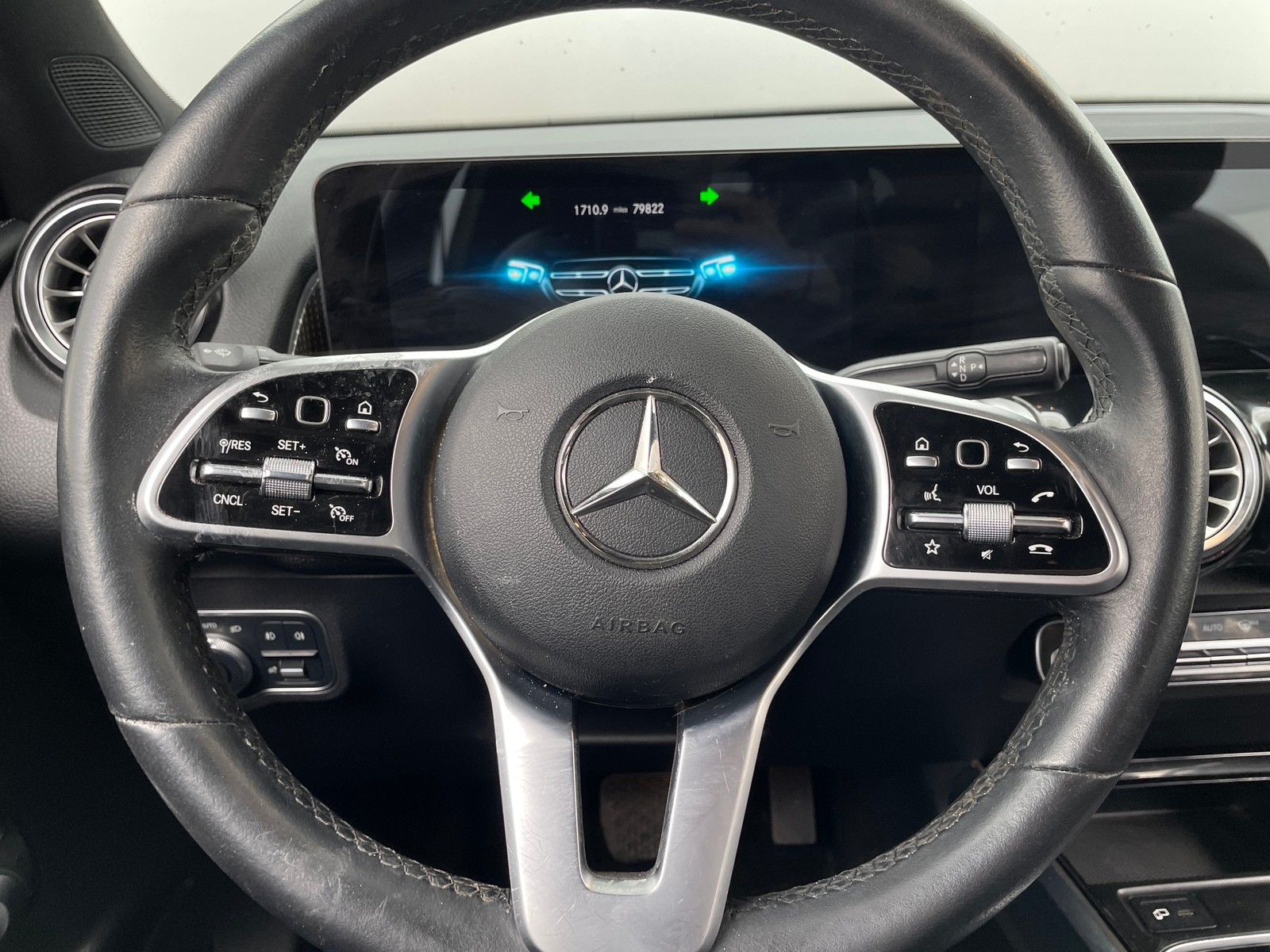 Thumbnail: 2022 Mercedes-Benz GLB - 4