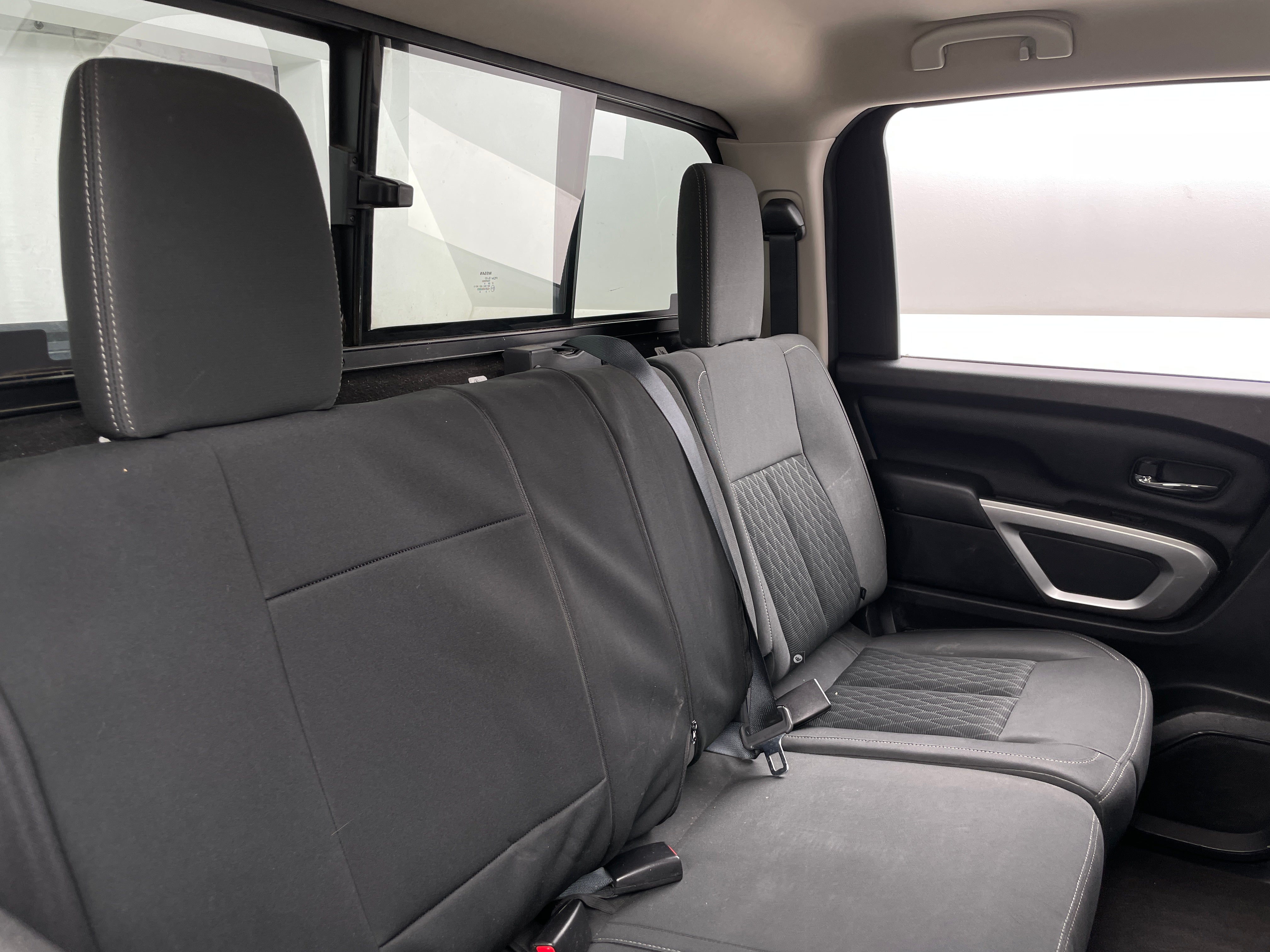 2017 Nissan Titan SV 6