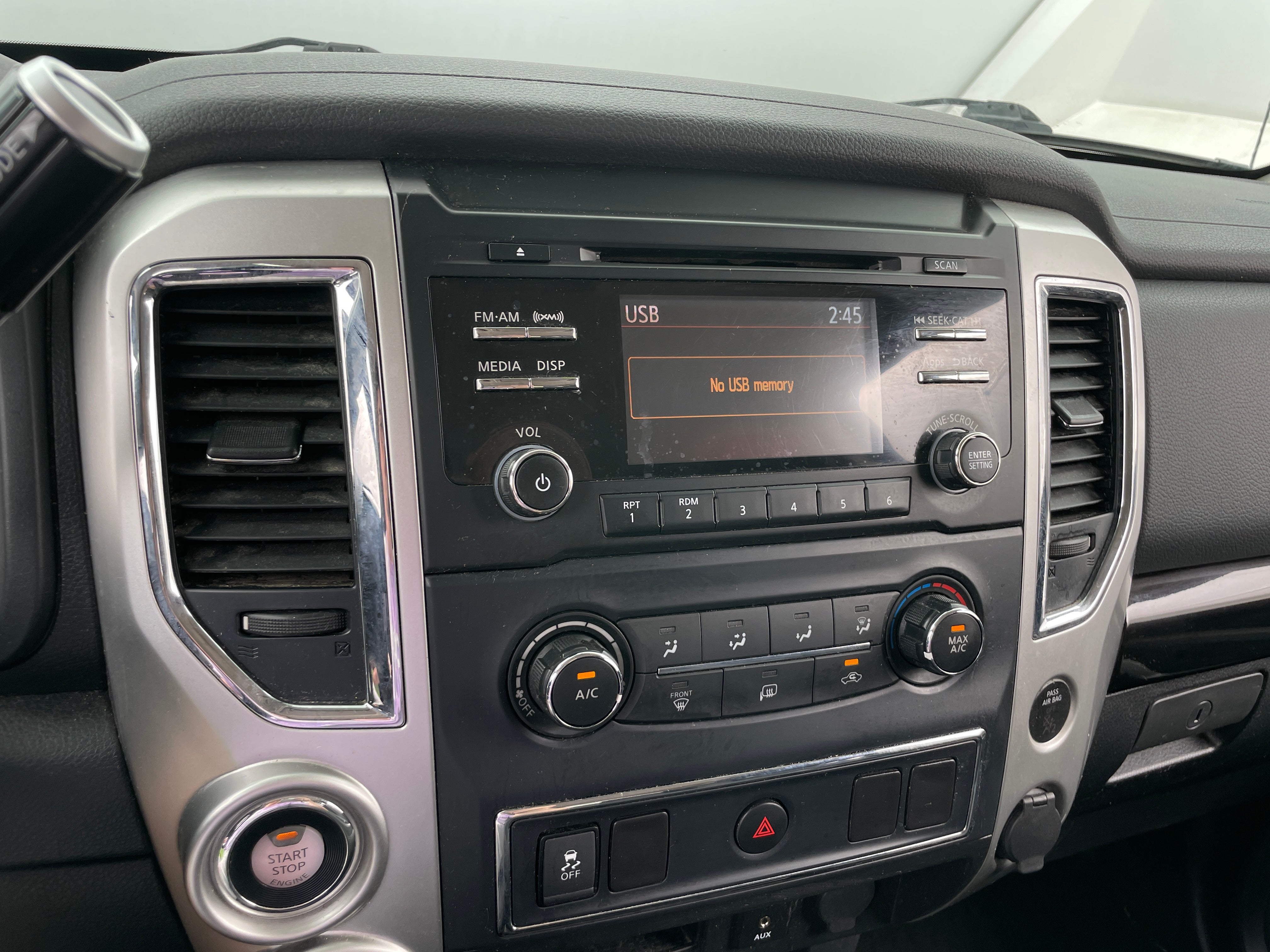 2017 Nissan Titan SV 4