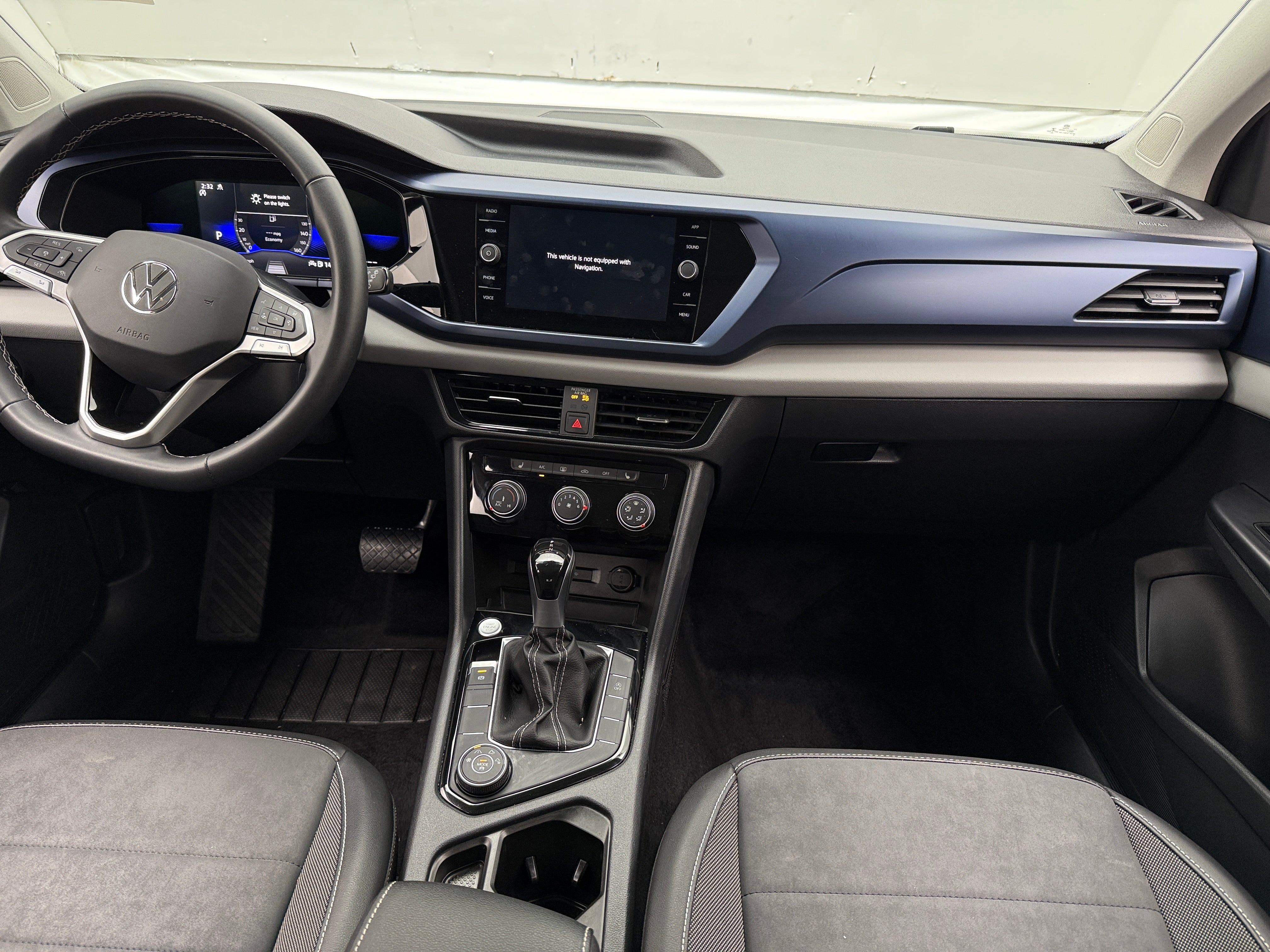 2023 Volkswagen Taos SE 2
