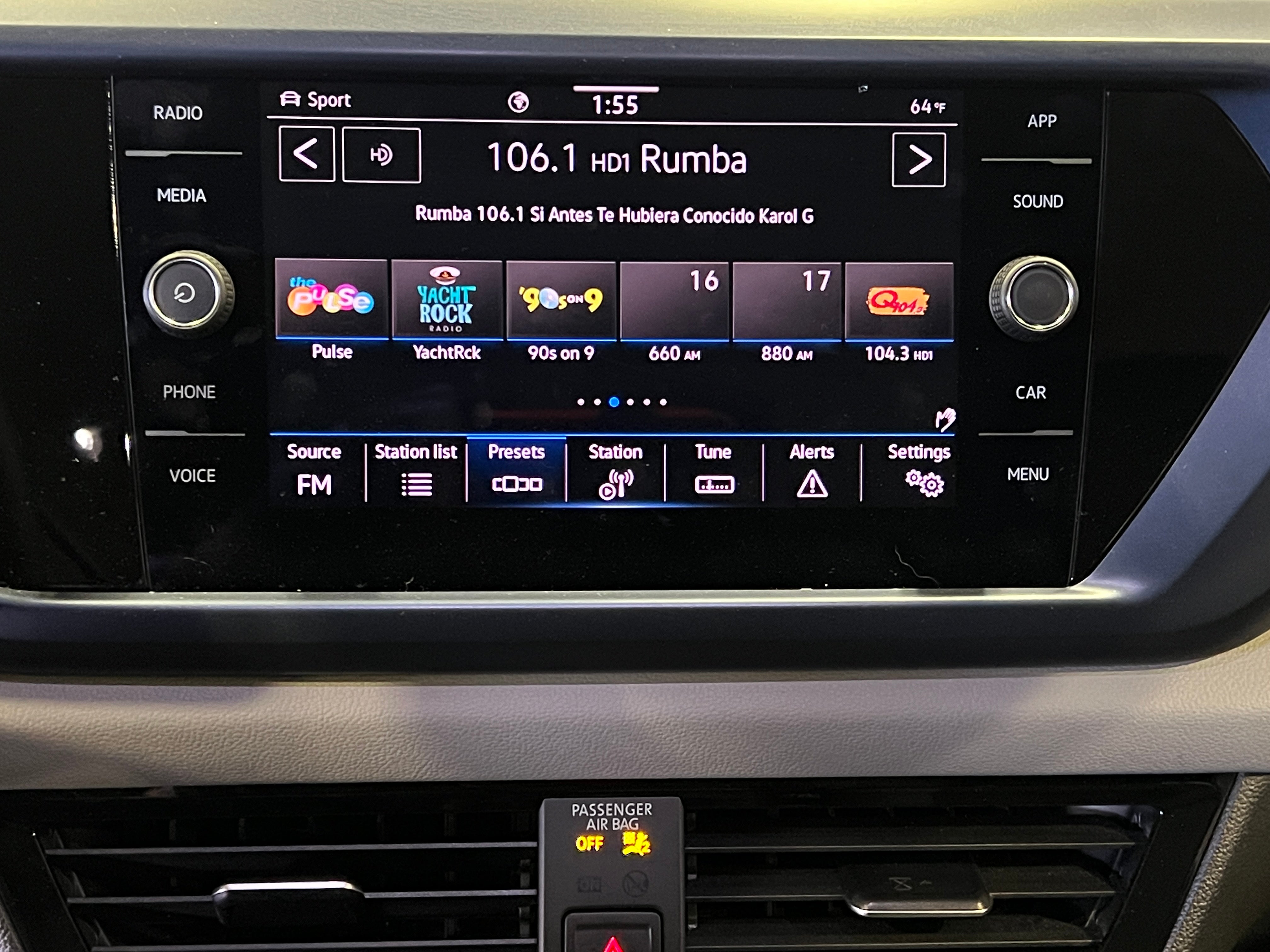 2023 Volkswagen Taos SE 3