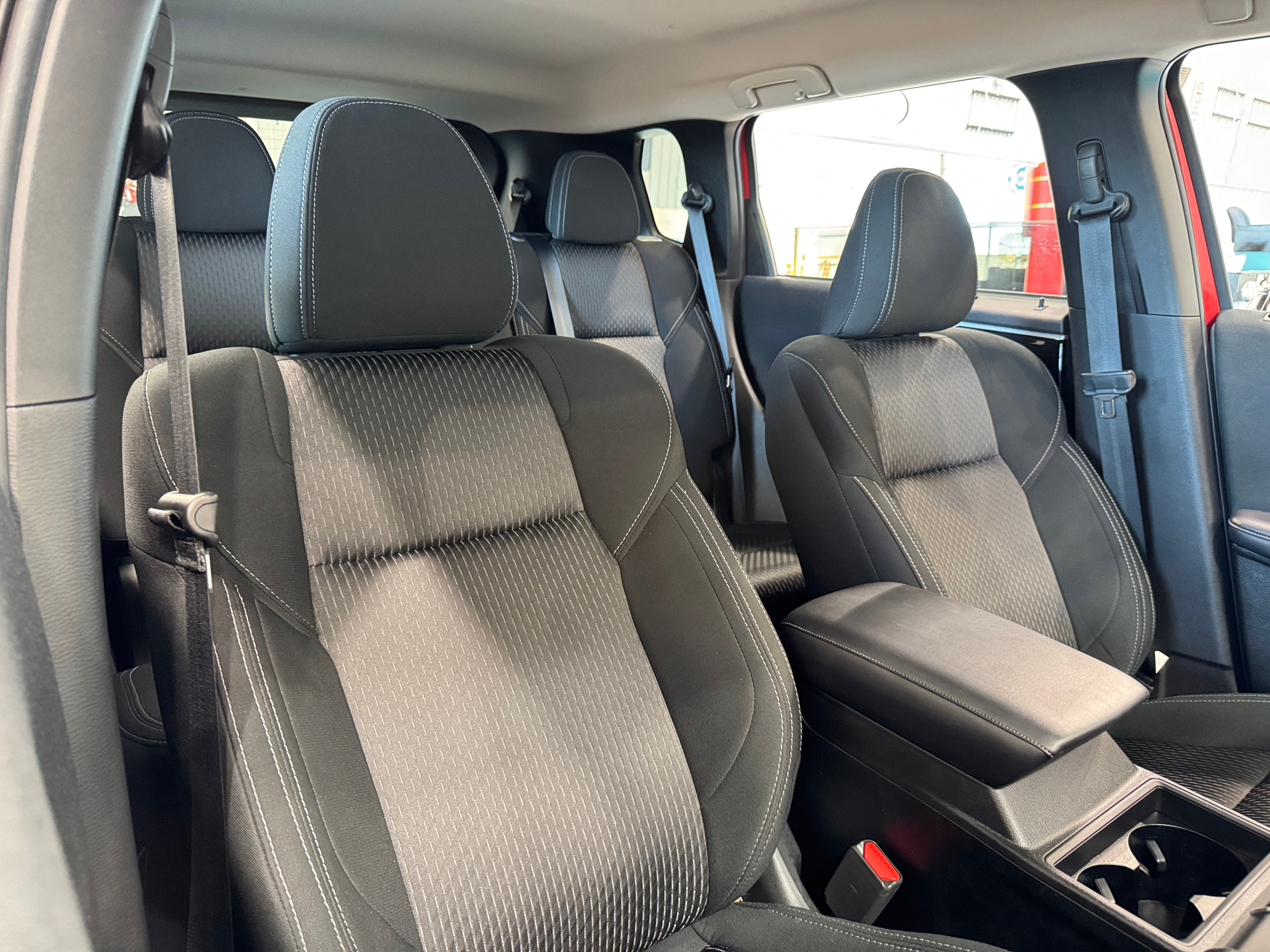 2024 Mitsubishi Outlander ES 2