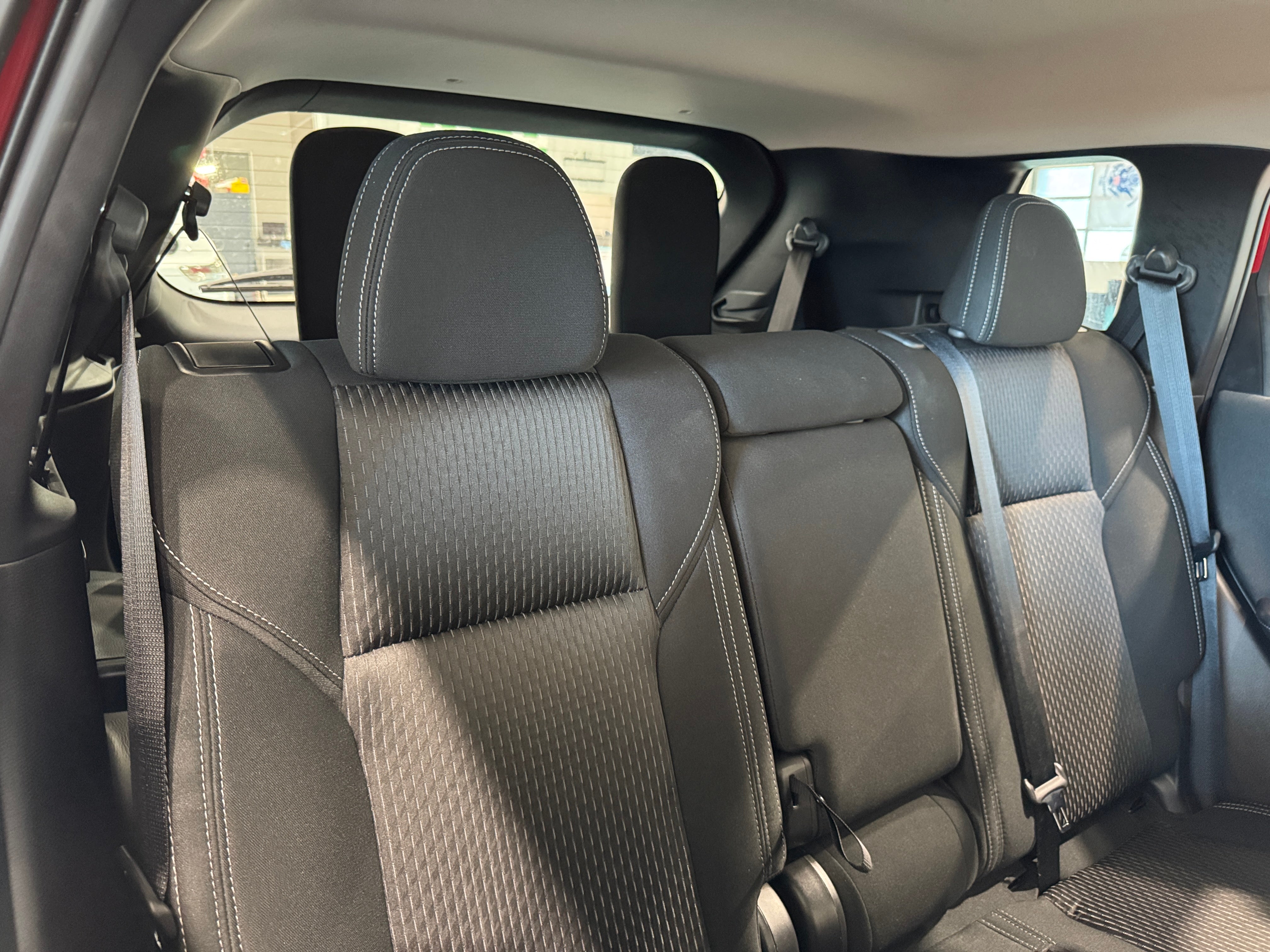 2024 Mitsubishi Outlander ES 6