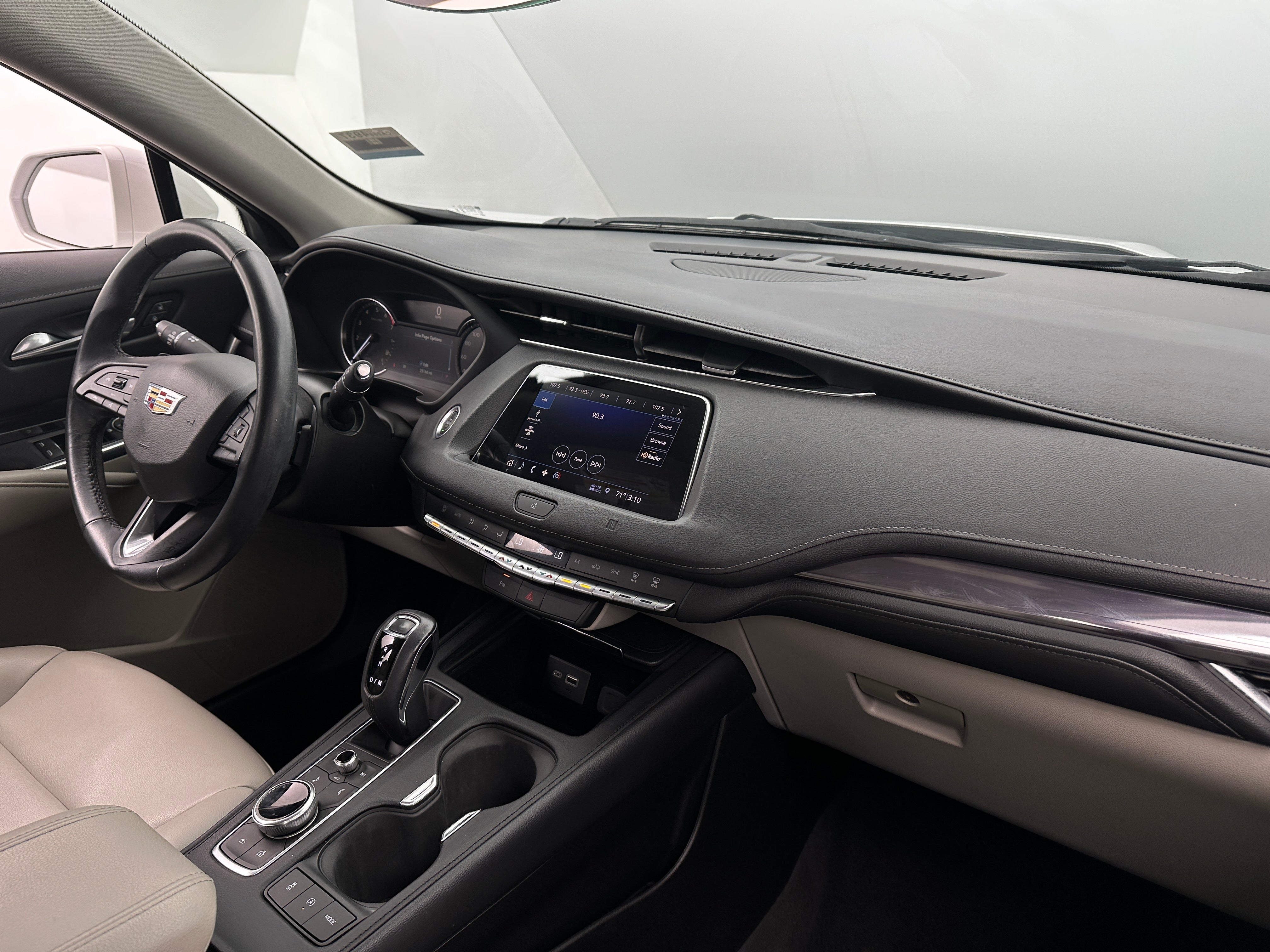 2019 Cadillac XT4 Luxury 2