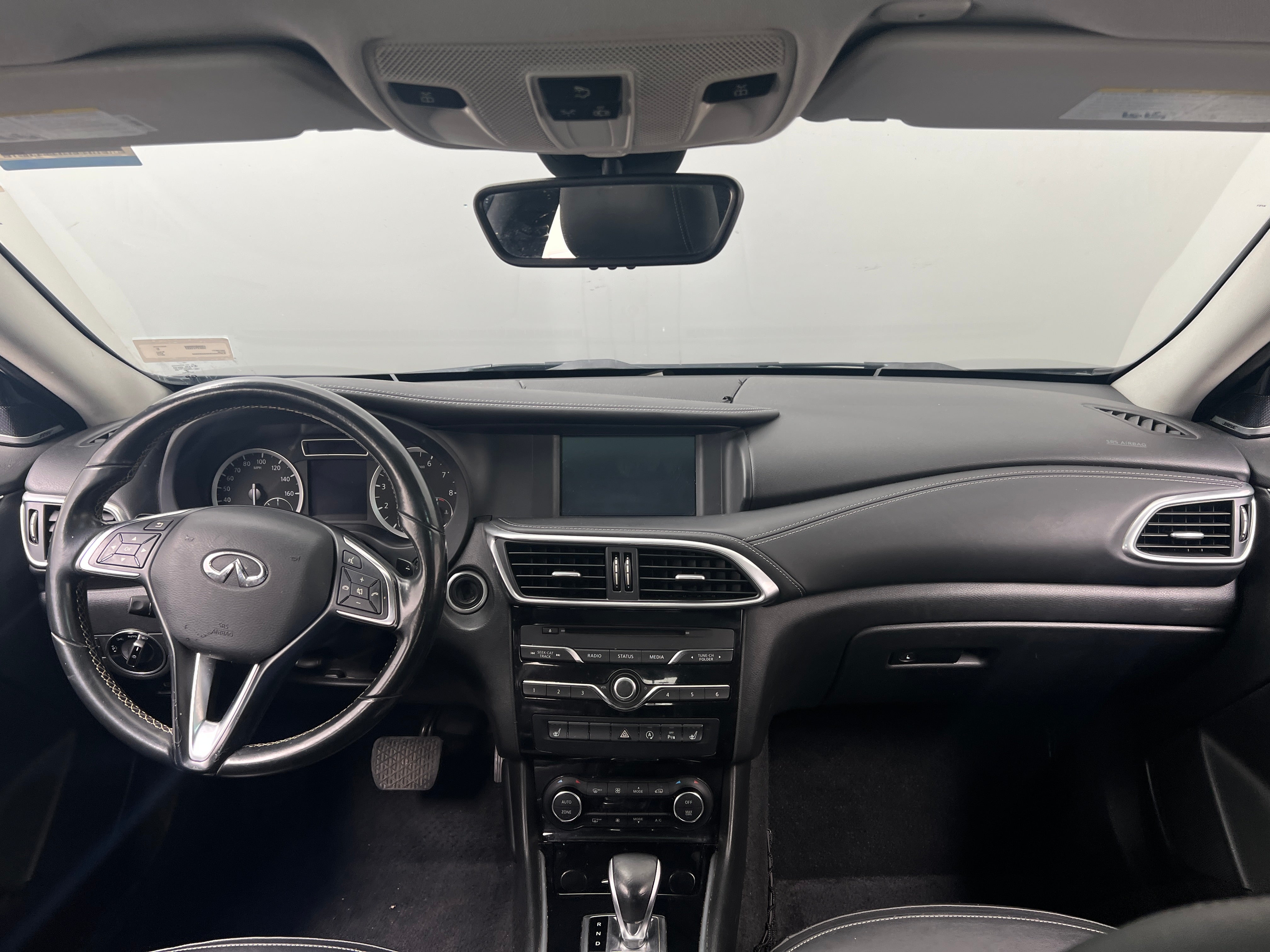 2017 INFINITI QX30 Premium 2