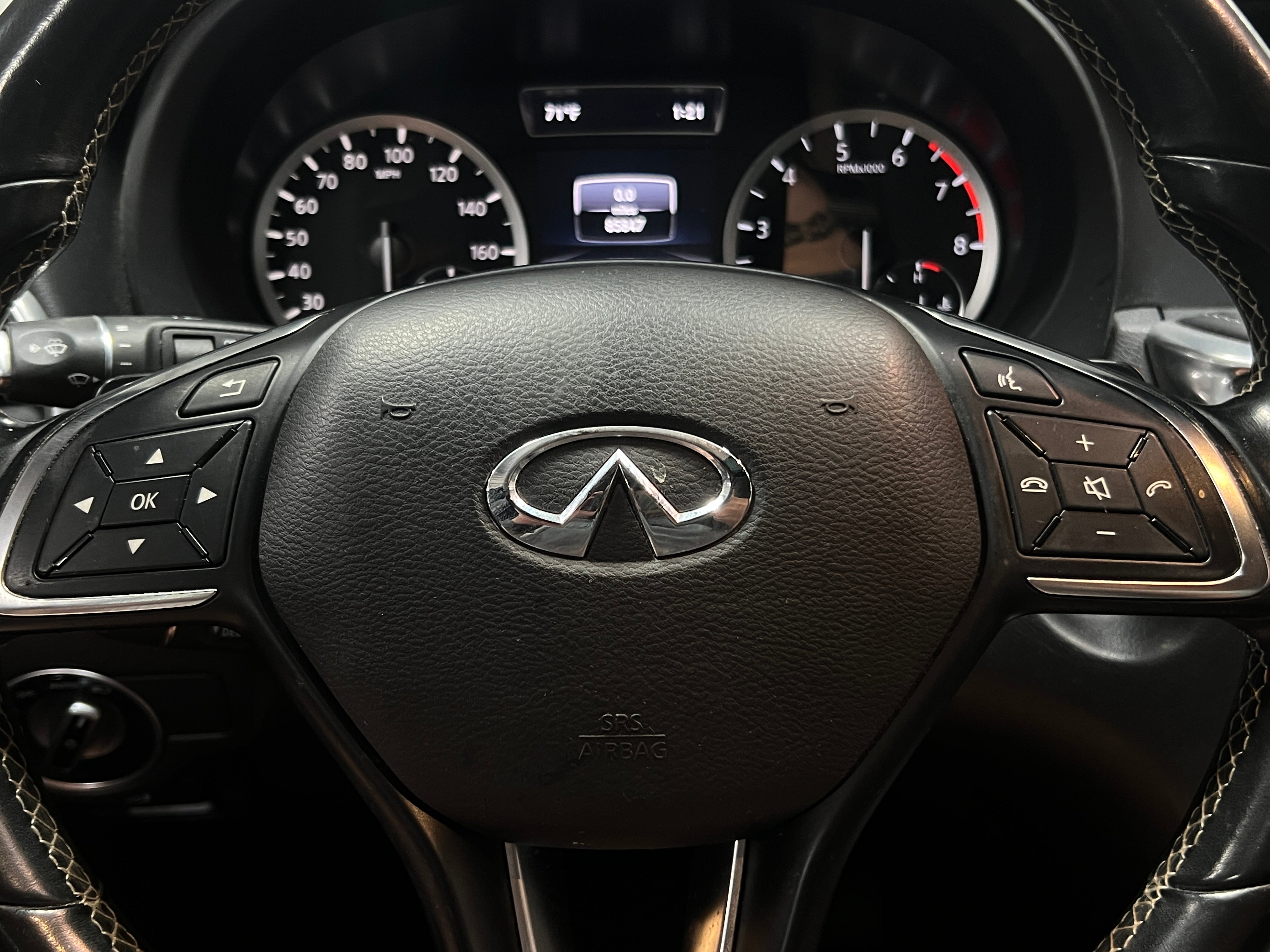 2017 INFINITI QX30 Premium 4