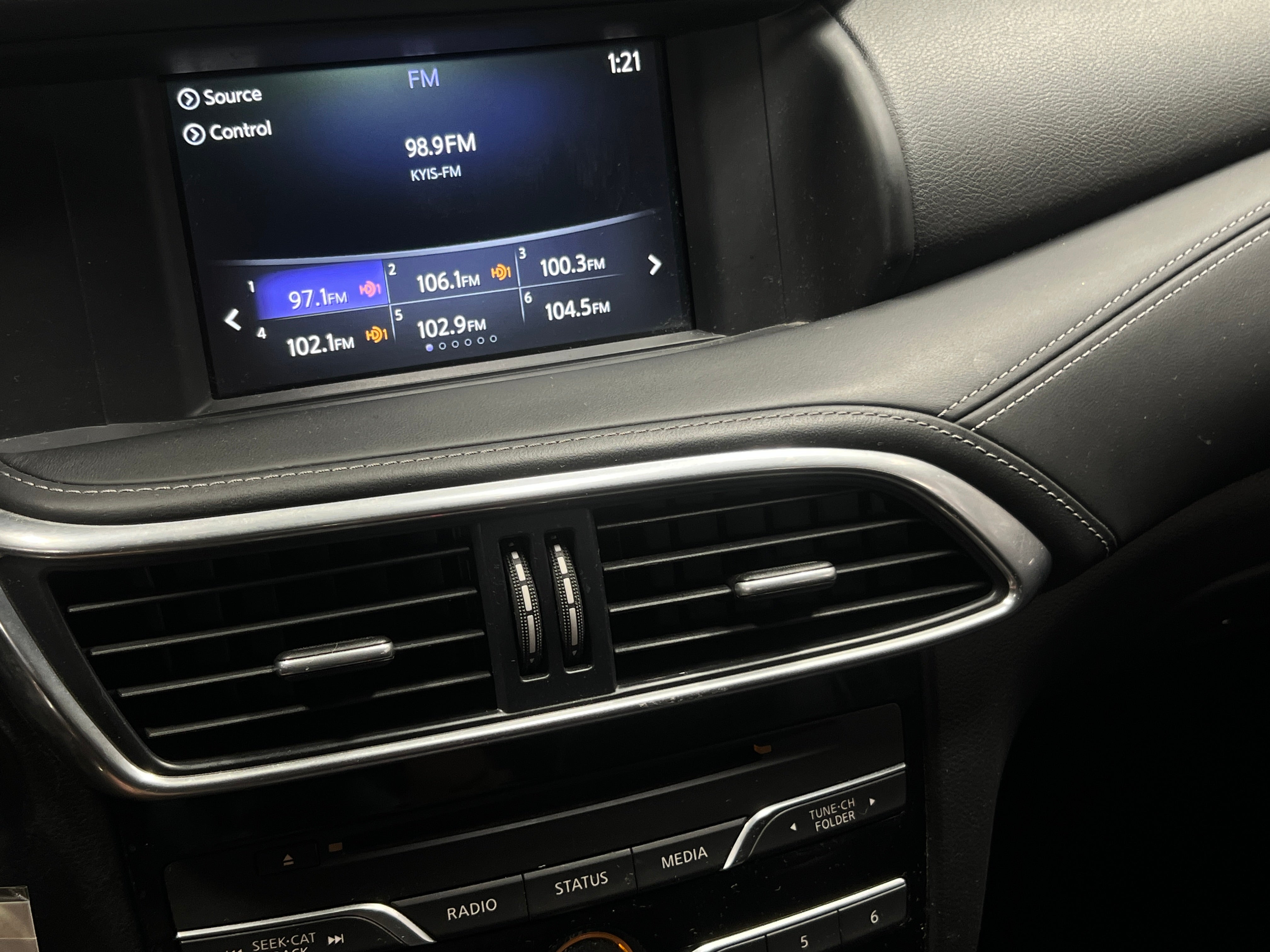 2017 INFINITI QX30 Premium 3