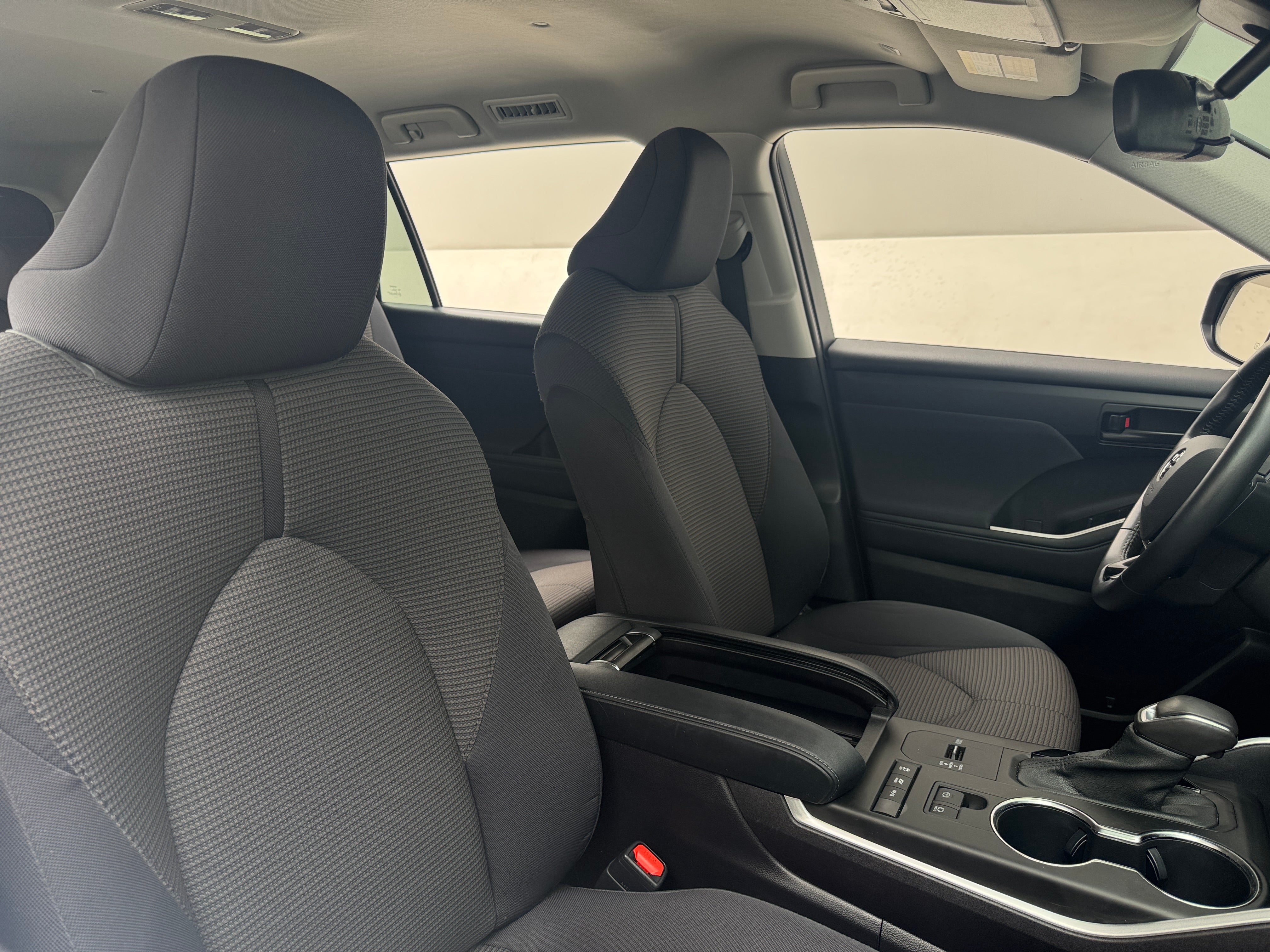 2021 Toyota Highlander LE 2