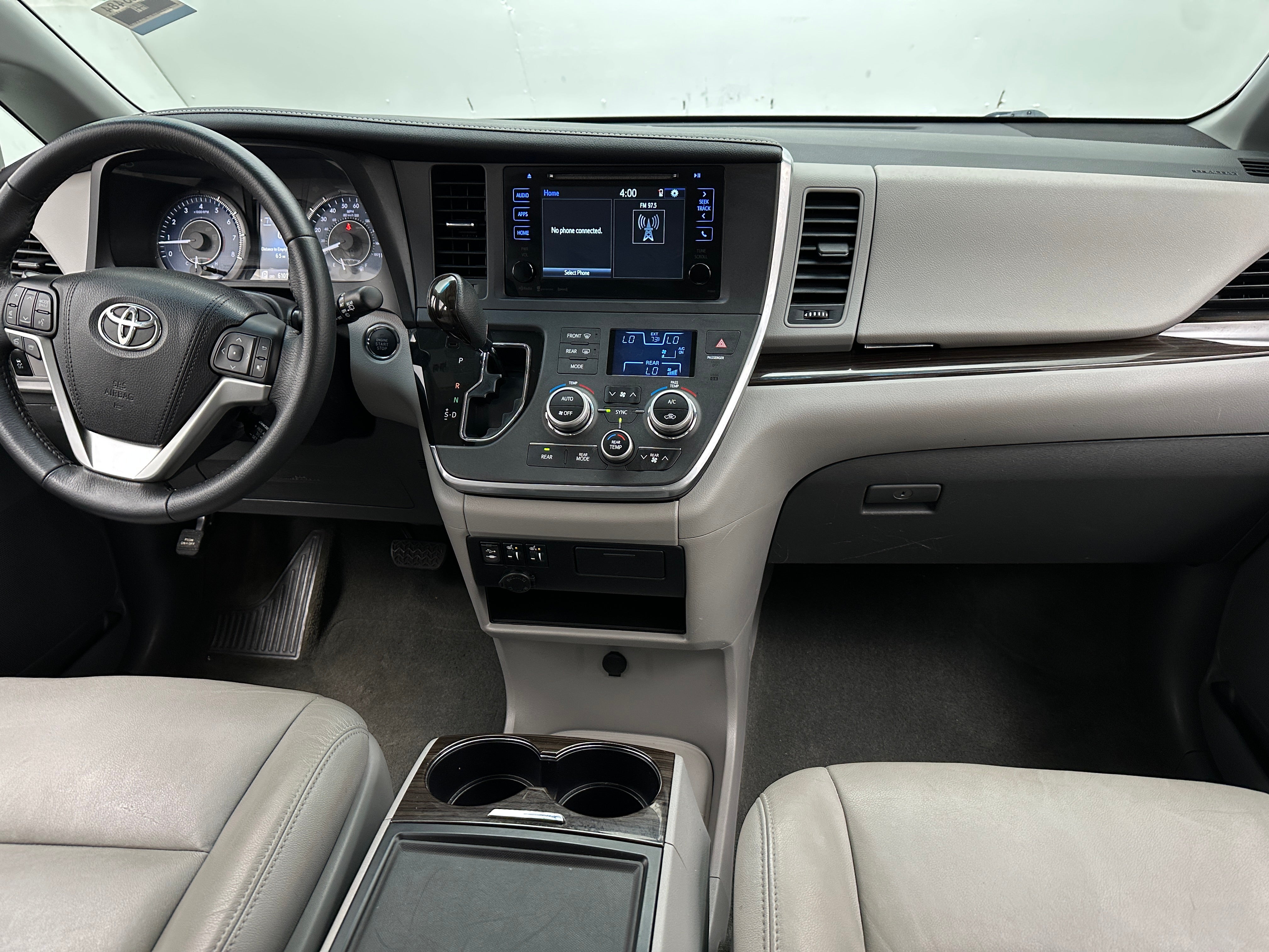 2017 Toyota Sienna XLE 2
