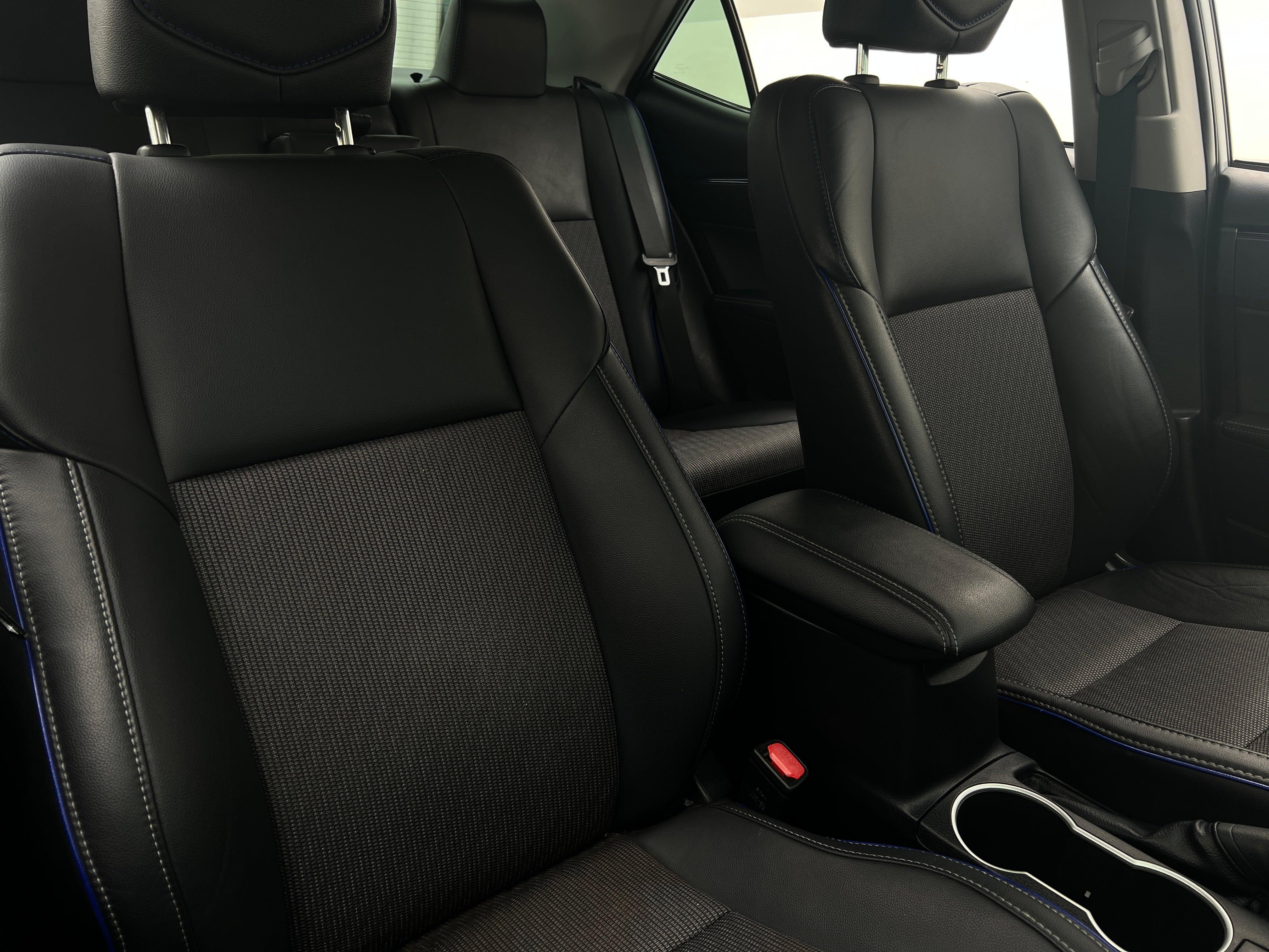 2017 Toyota Corolla SE 2