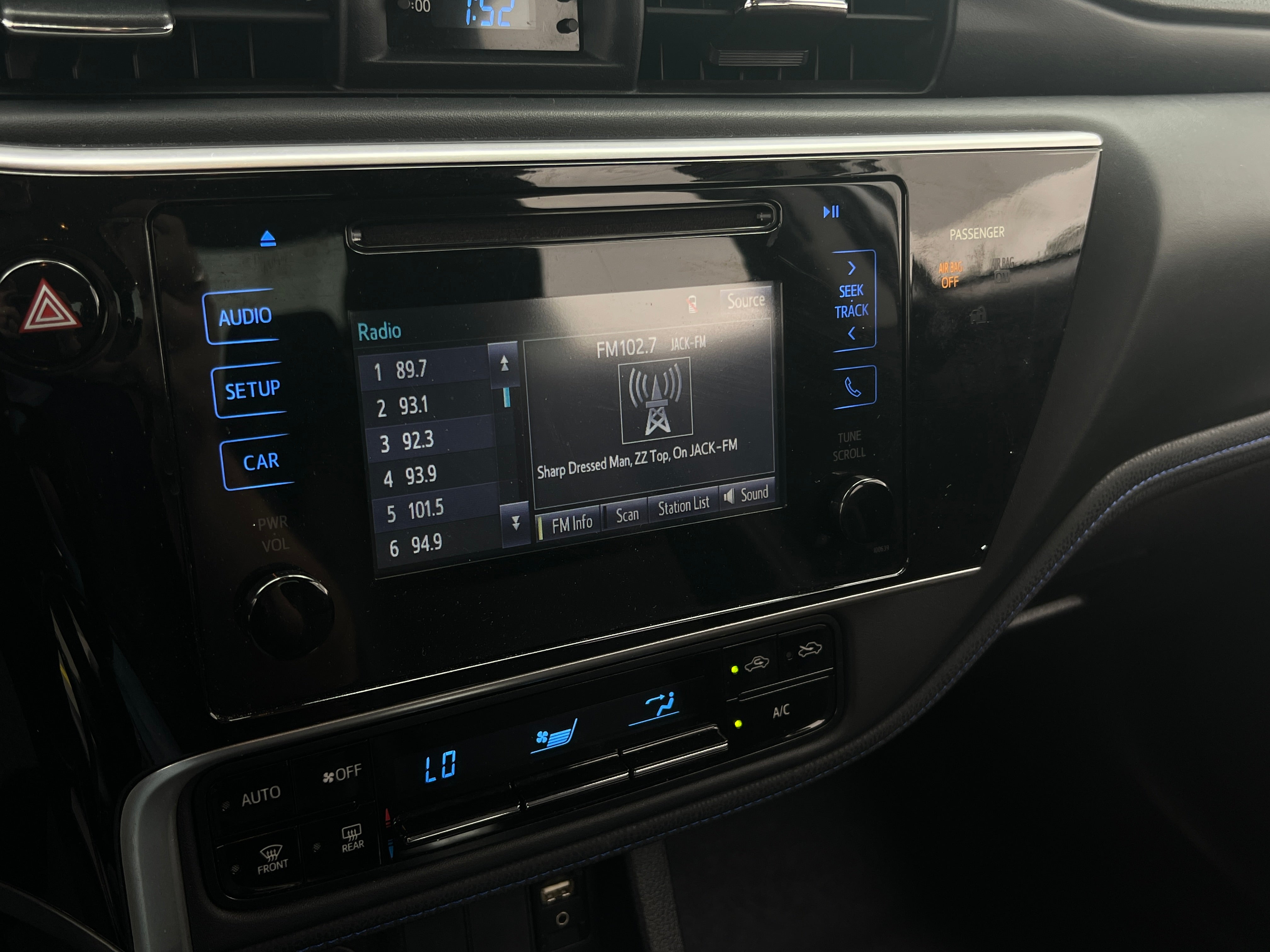 2017 Toyota Corolla SE 4
