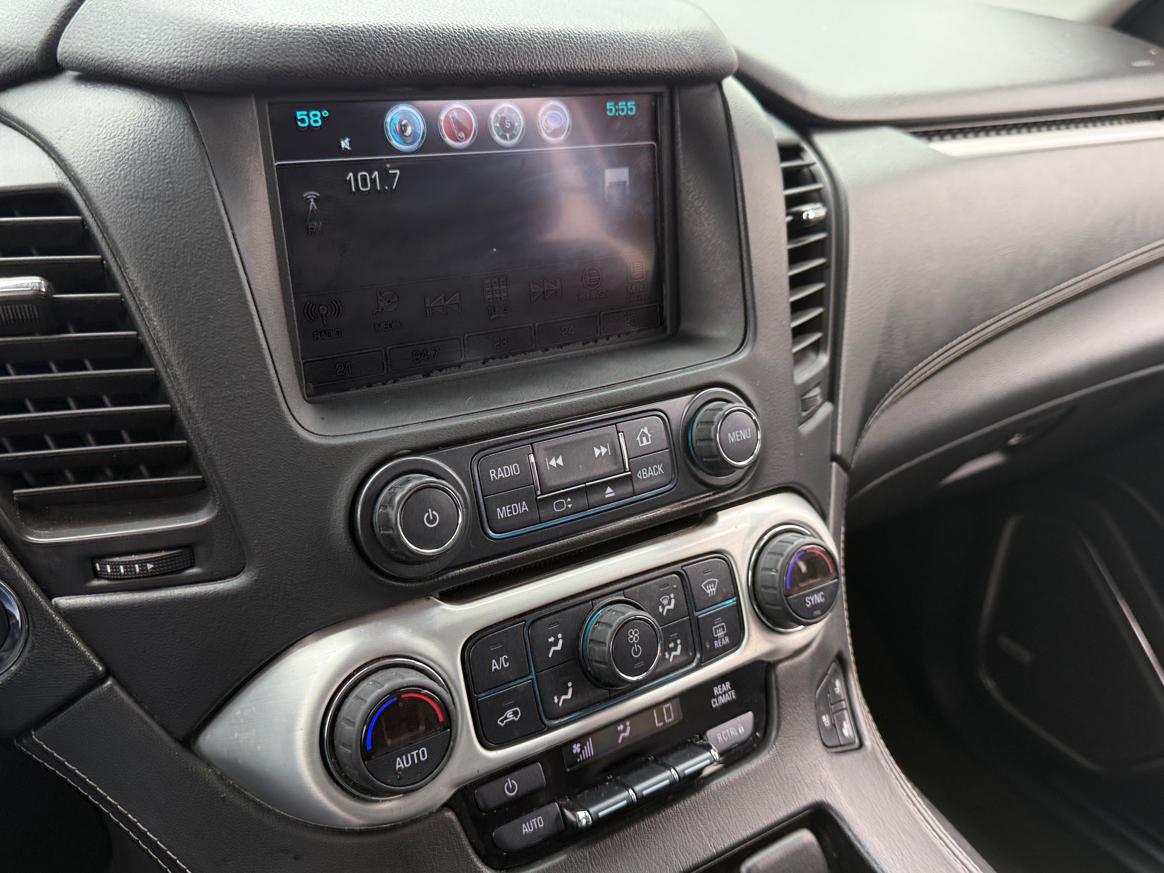 2017 GMC Yukon XL SLT 3
