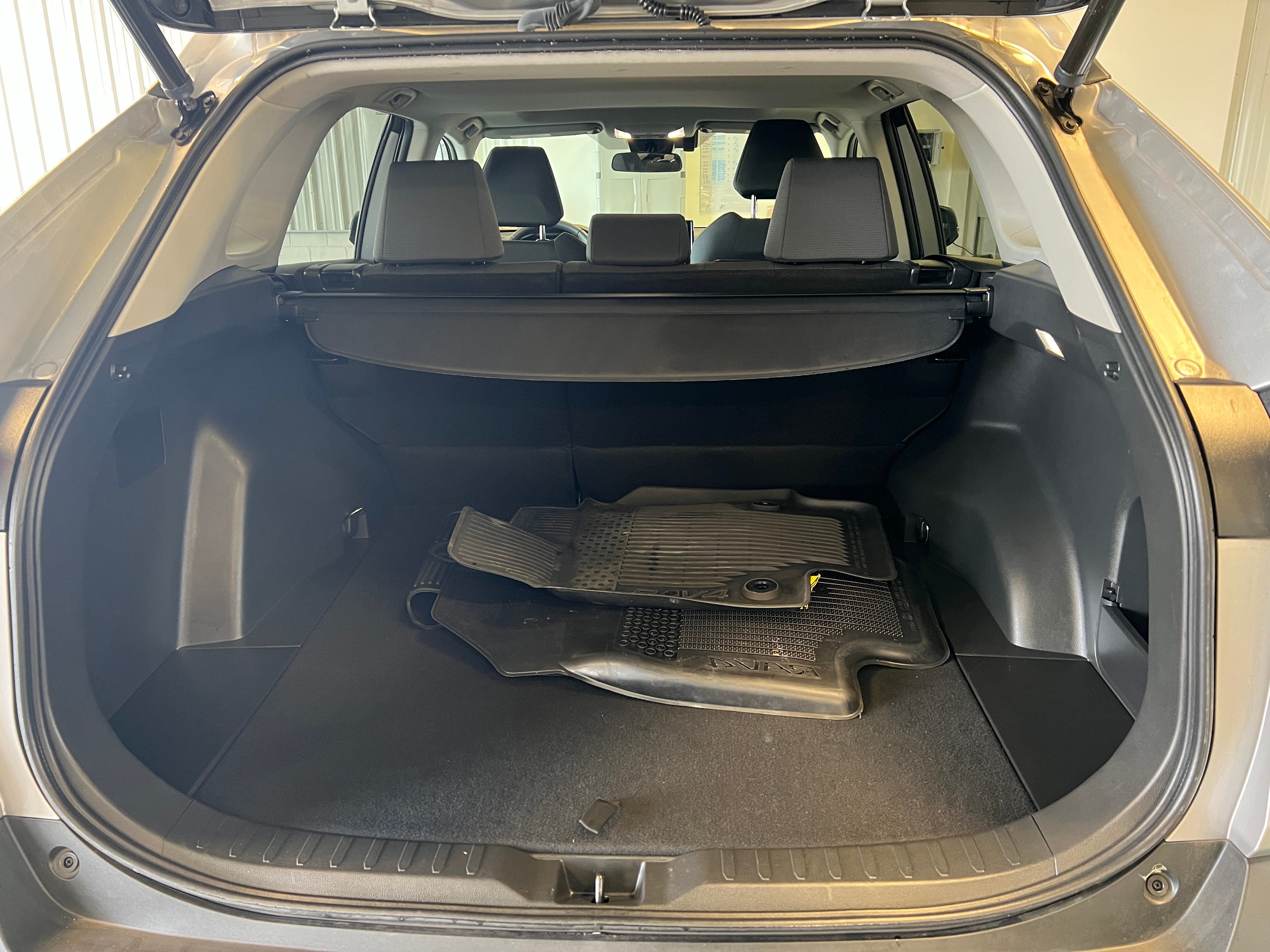 2022 Toyota RAV4 XLE 7