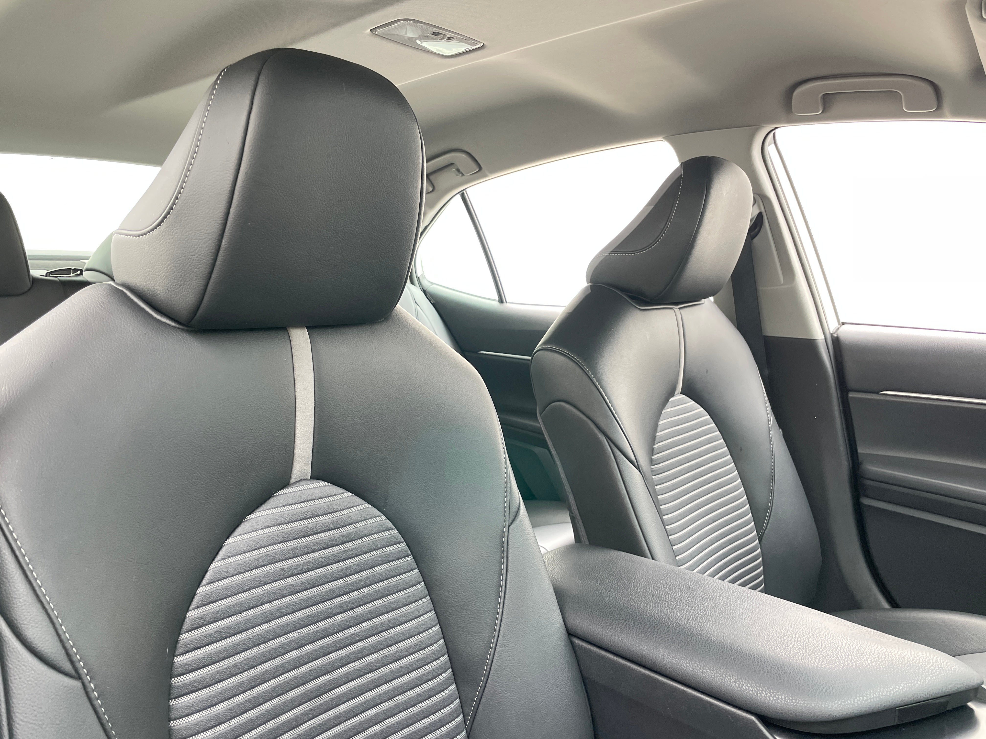 2020 Toyota Camry SE 2