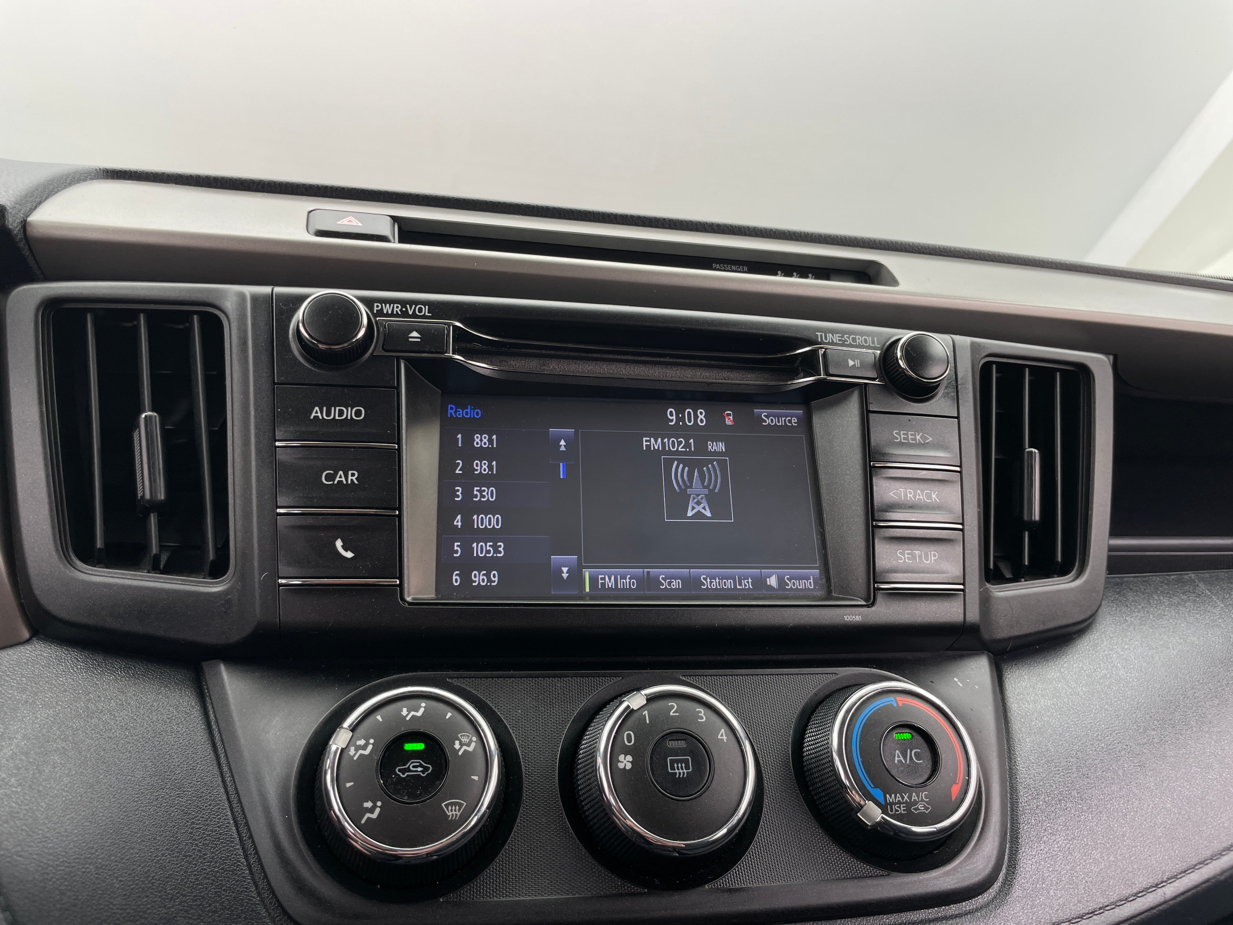 2018 Toyota RAV4 LE 4