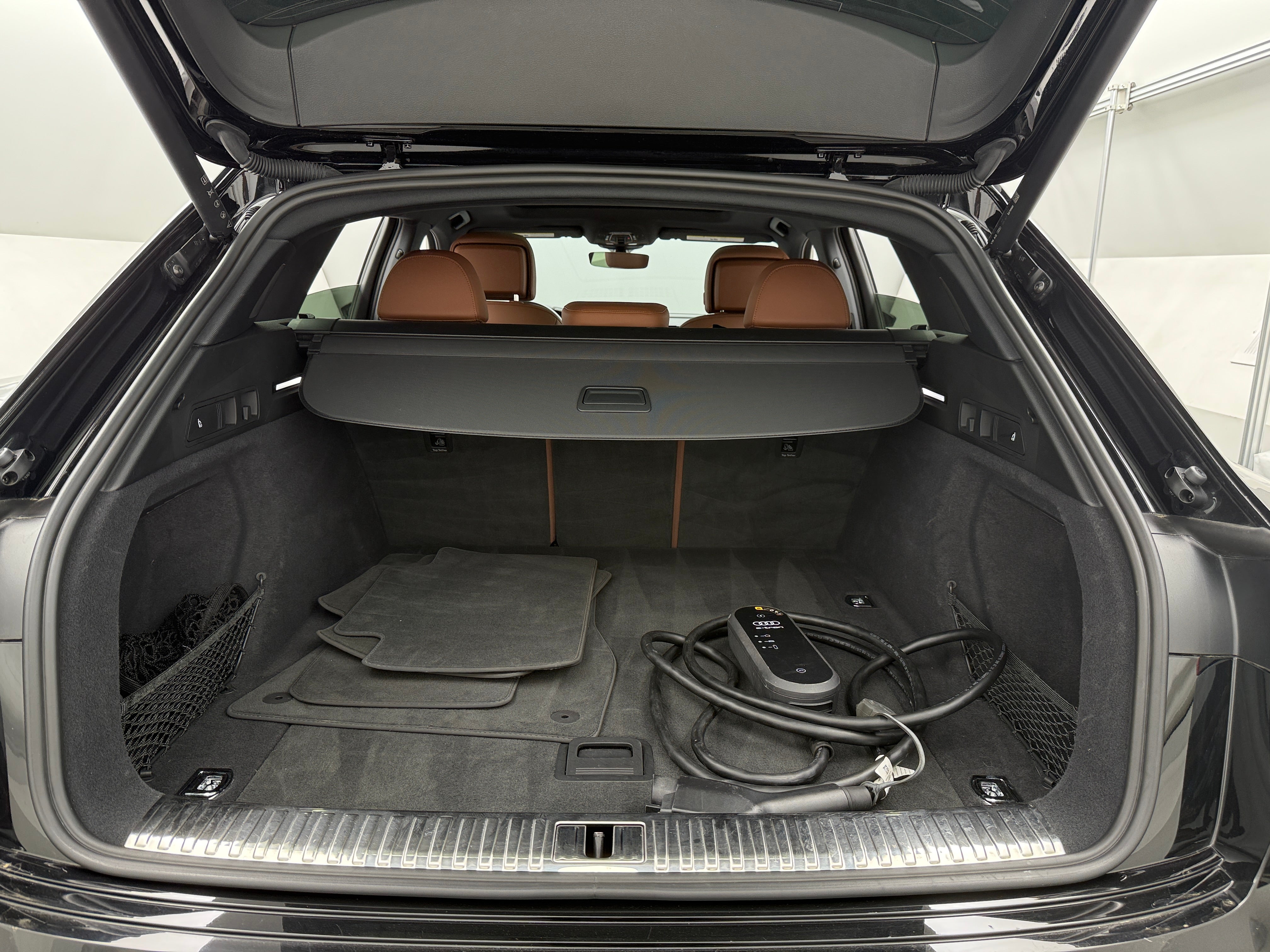 2022 Audi e-tron Premium Plus 6