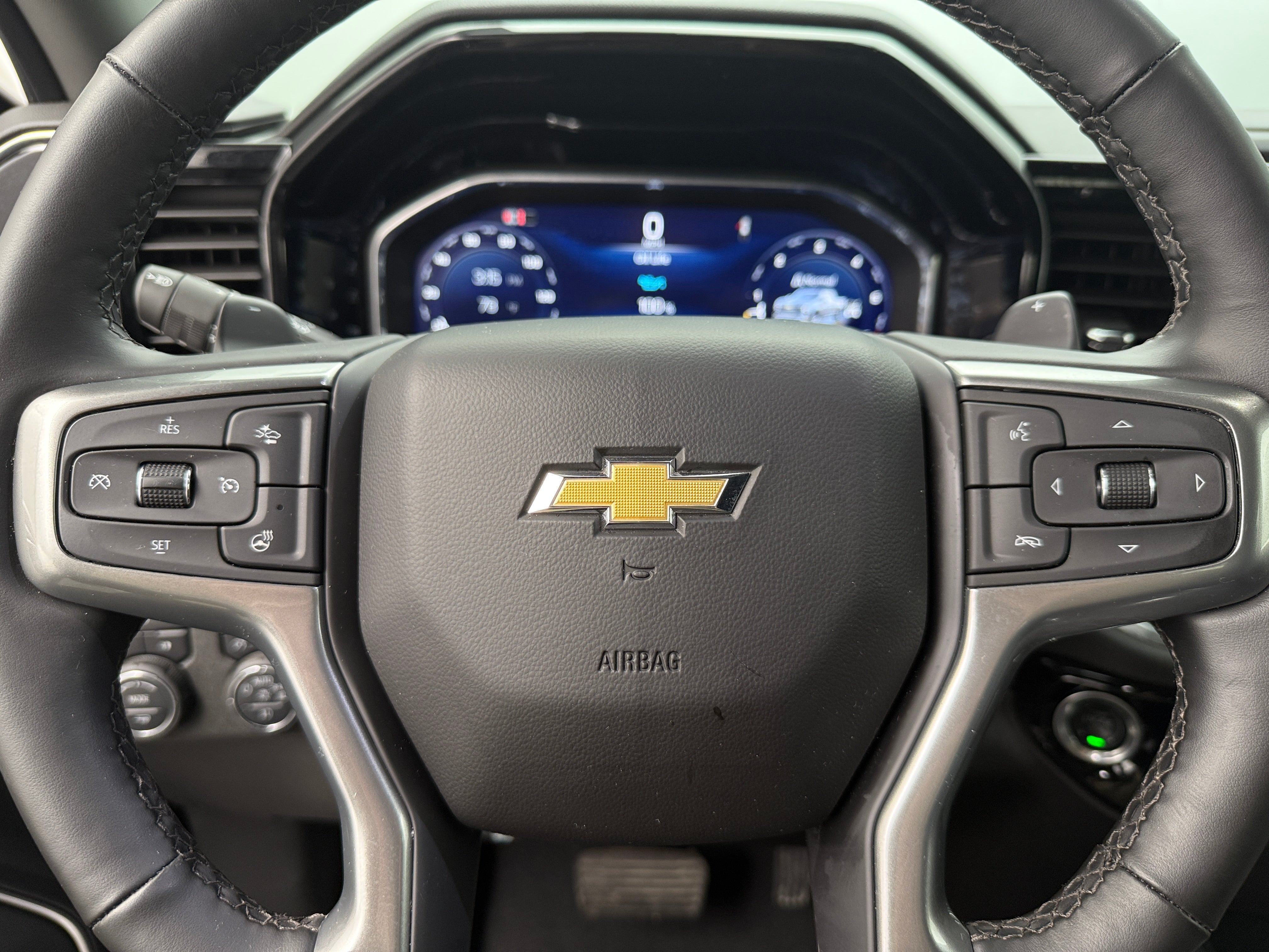 2024 Chevrolet Silverado 1500 LTZ 4