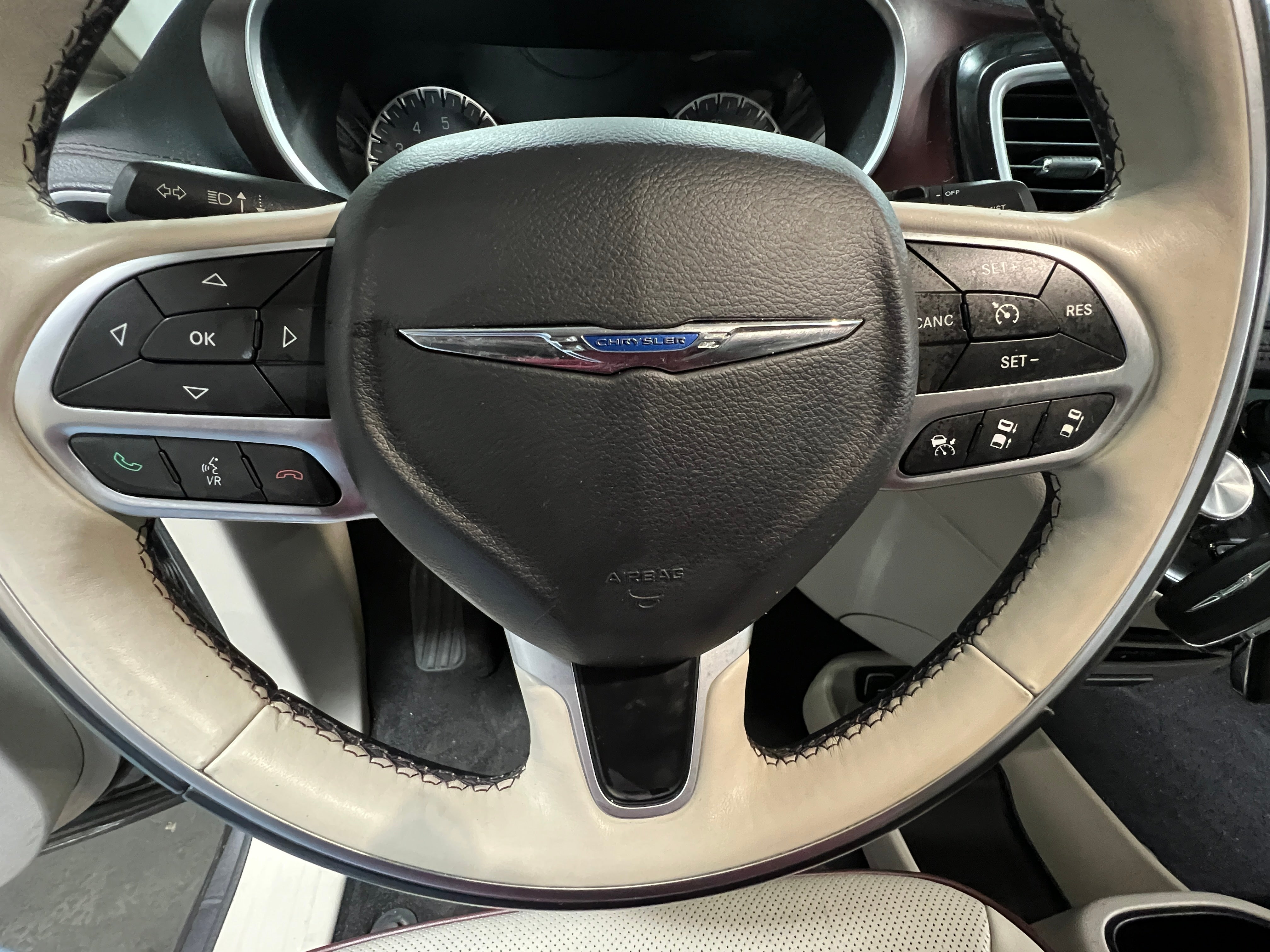 2017 Chrysler Pacifica Limited 4
