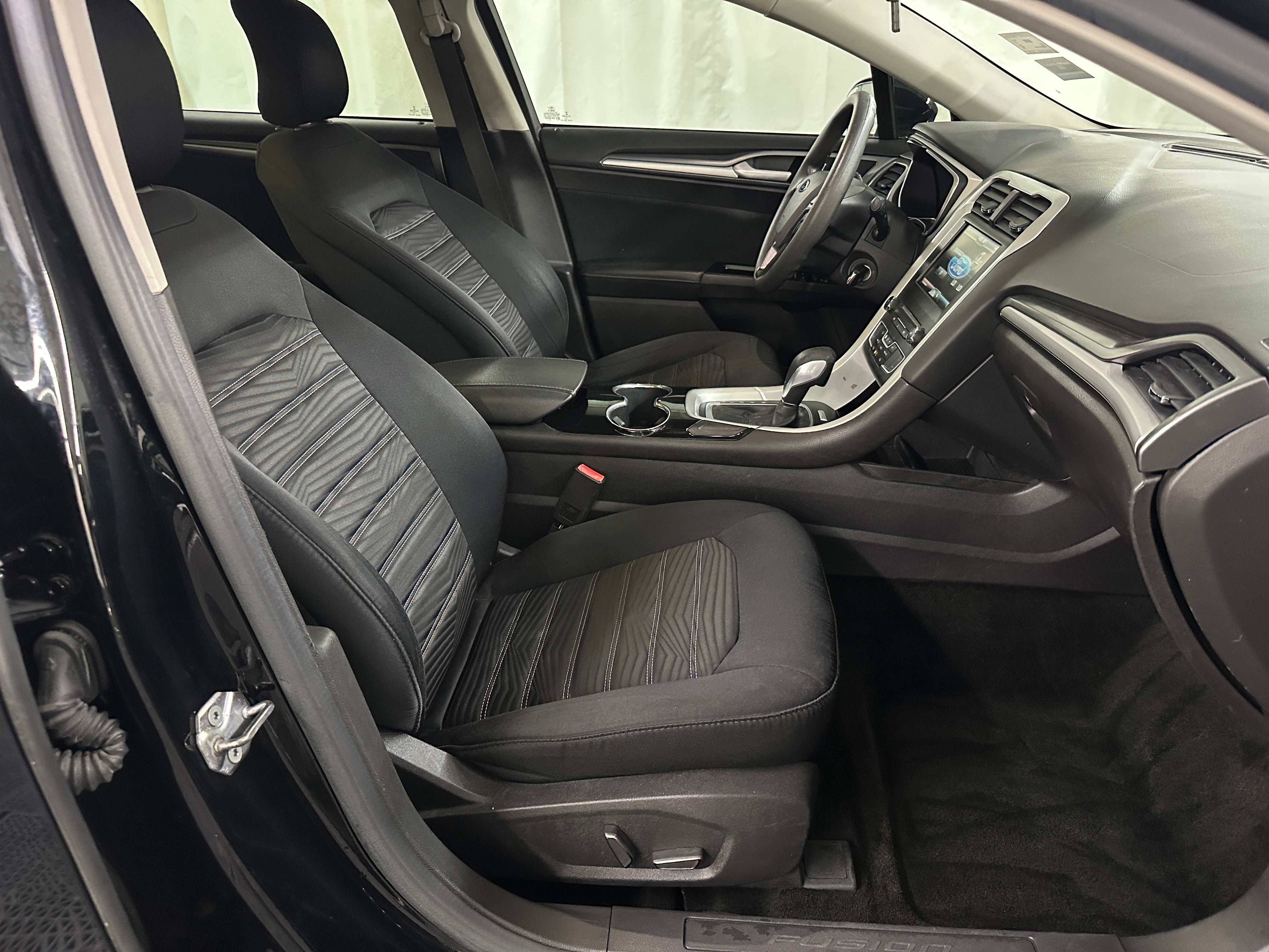 2016 Ford Fusion SE 2