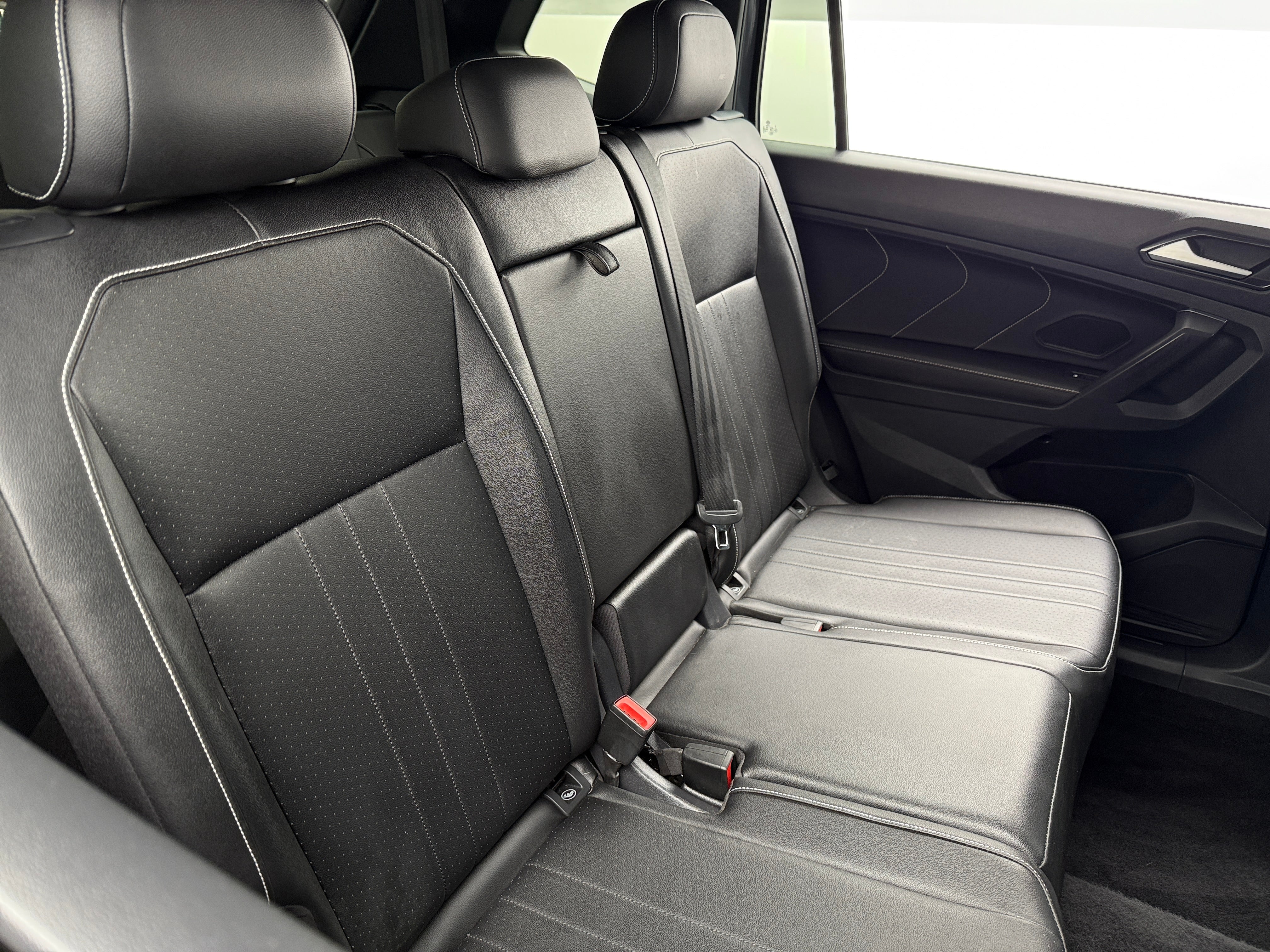 2022 Volkswagen Tiguan SE R-Line Black 5