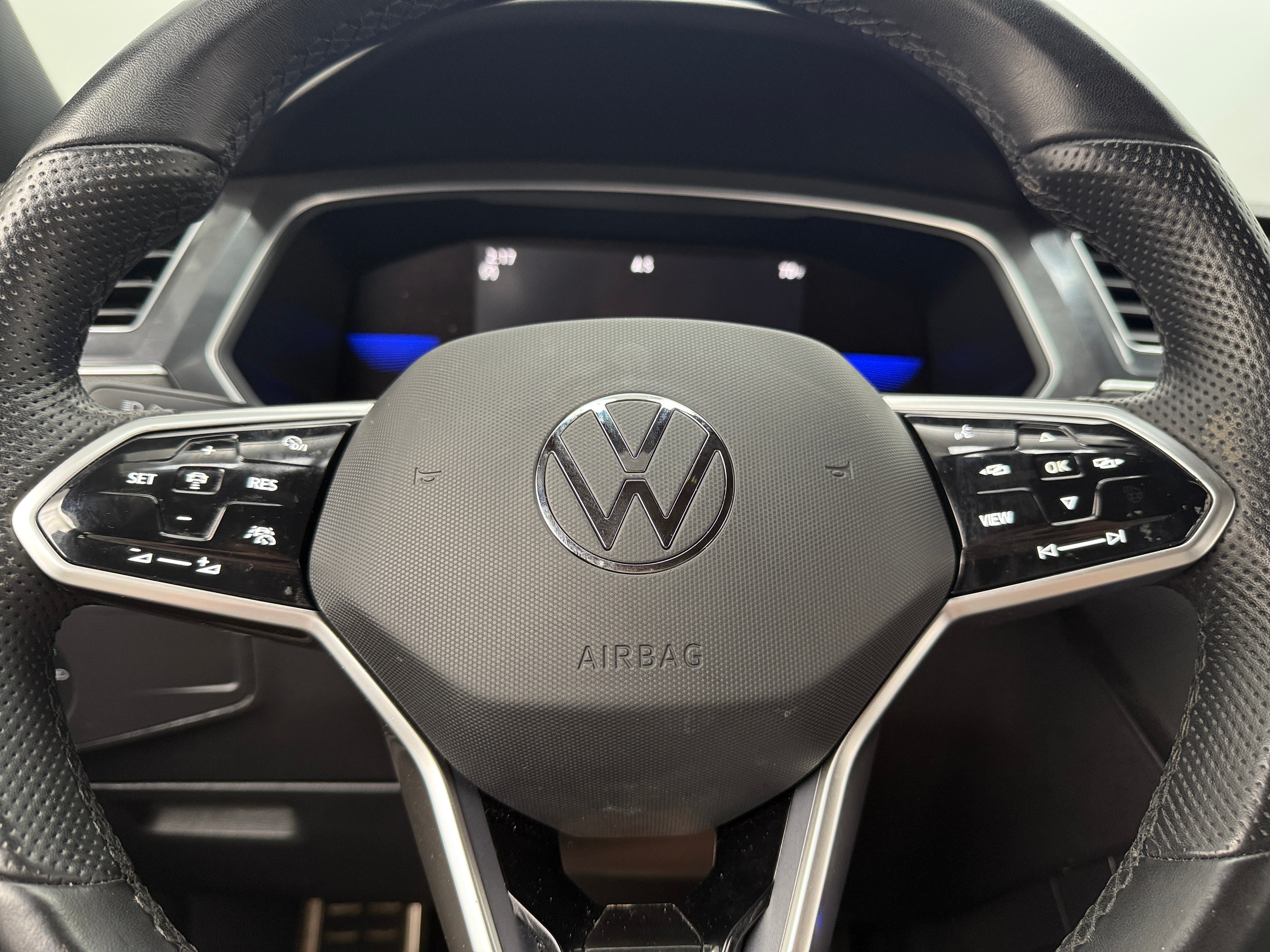 2022 Volkswagen Tiguan SE R-Line Black 4